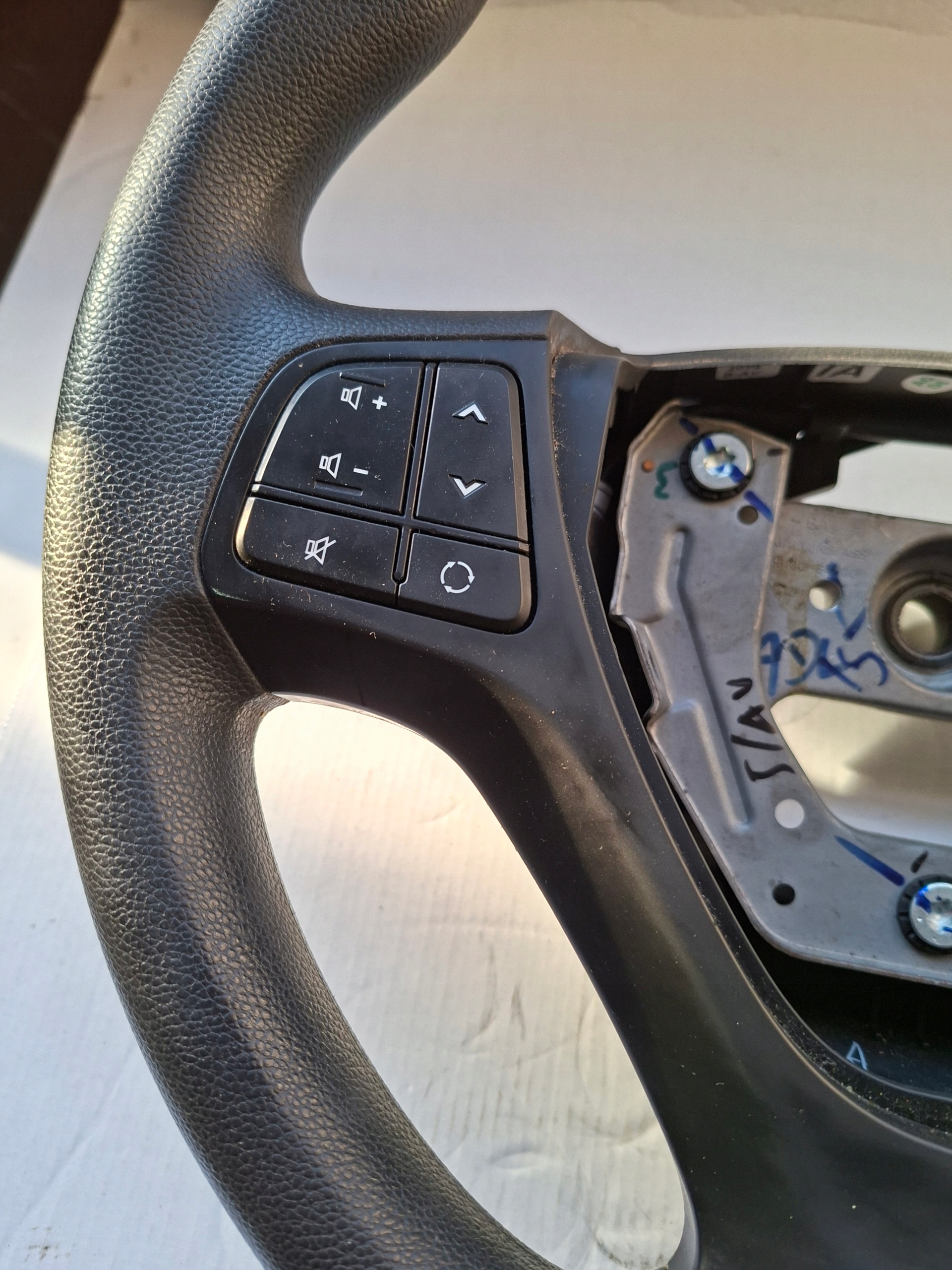 lenkrad MULTIFUNKCJA HYUNDAI i10 II 56100-B9040