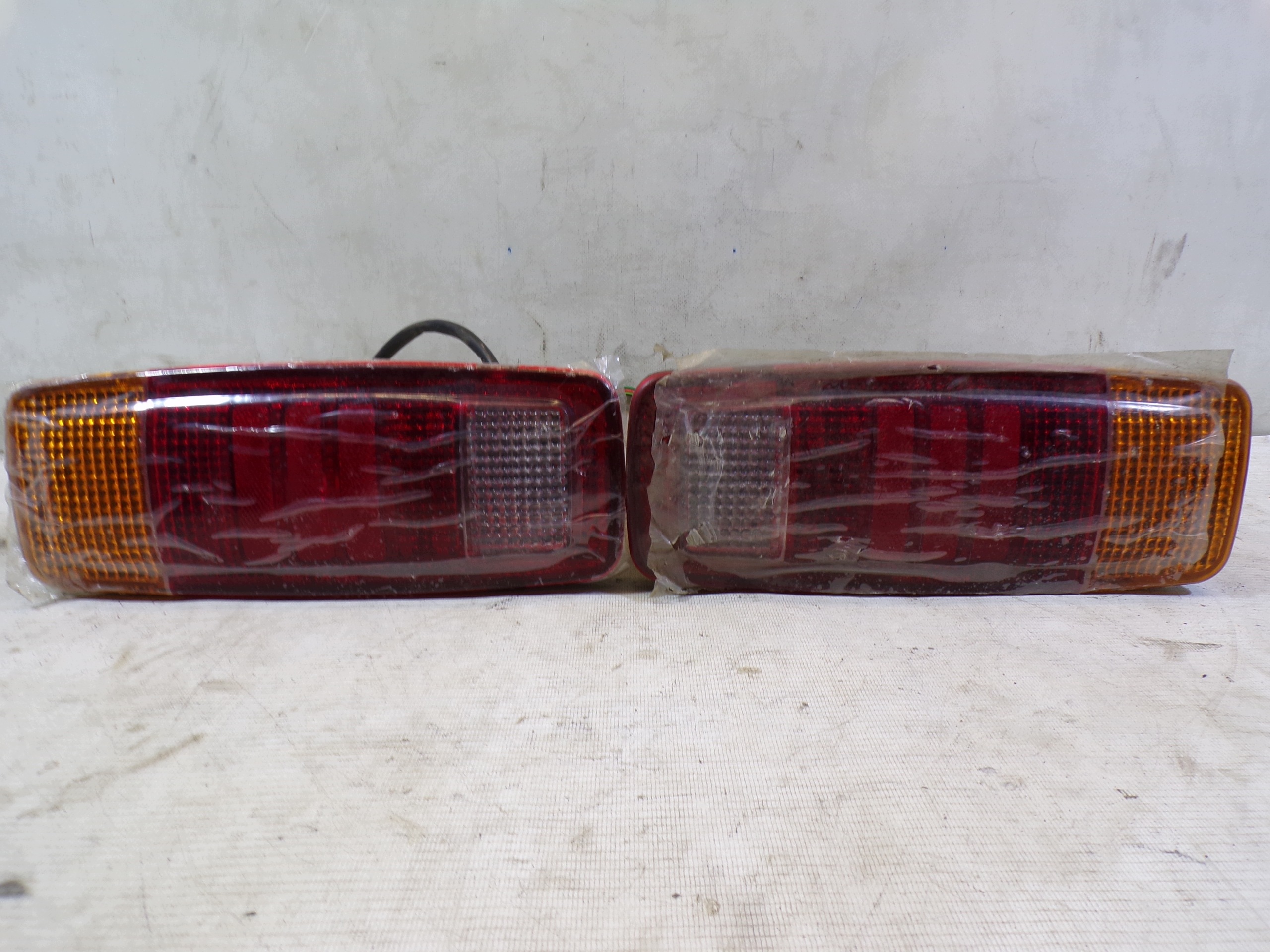 lights rear. rear part left right KIA 2500 / 2700 new (K)