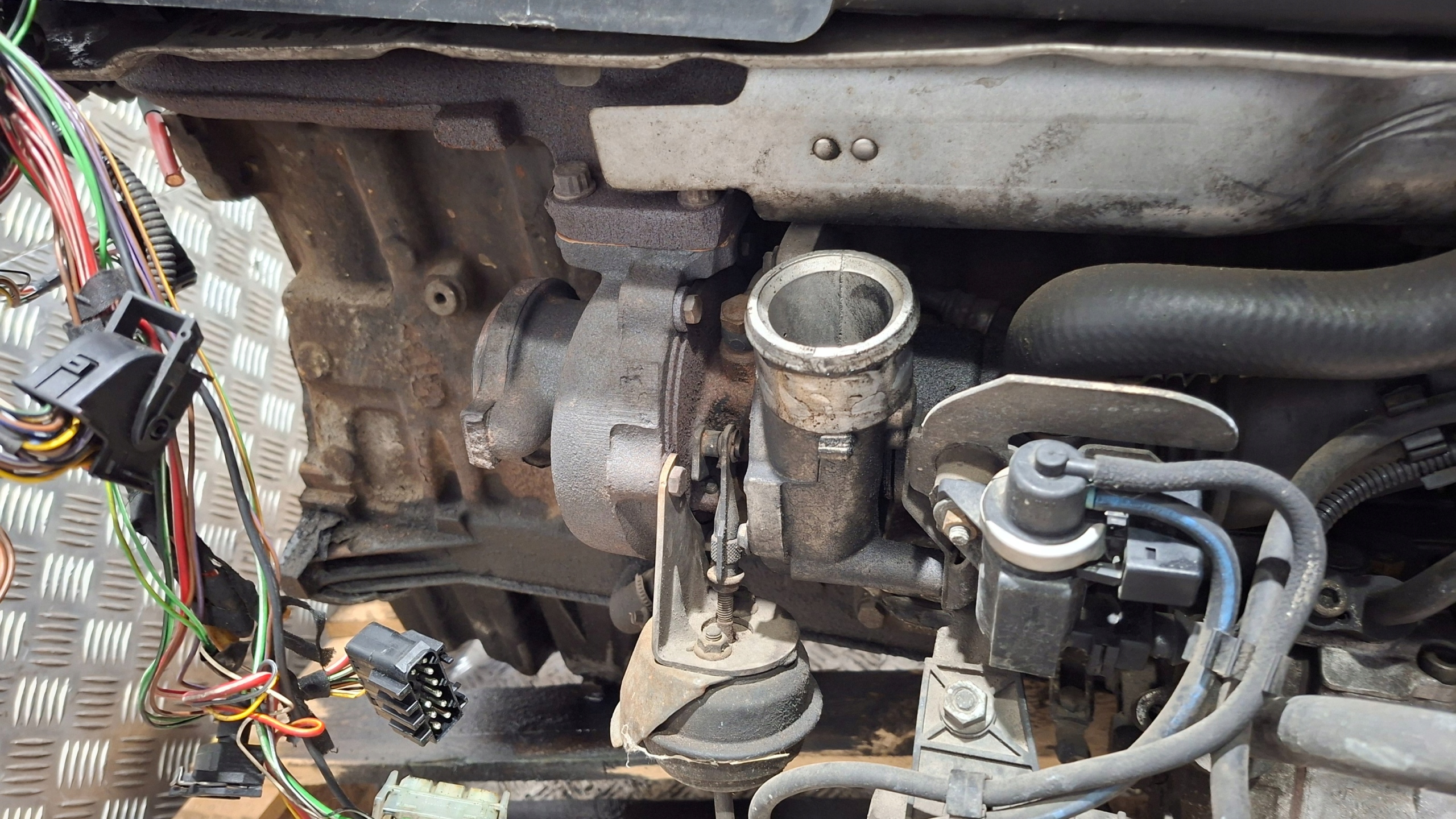 engine pillar Z UKLADEM PALIWOWYM BMW E39 M57D30 193KM