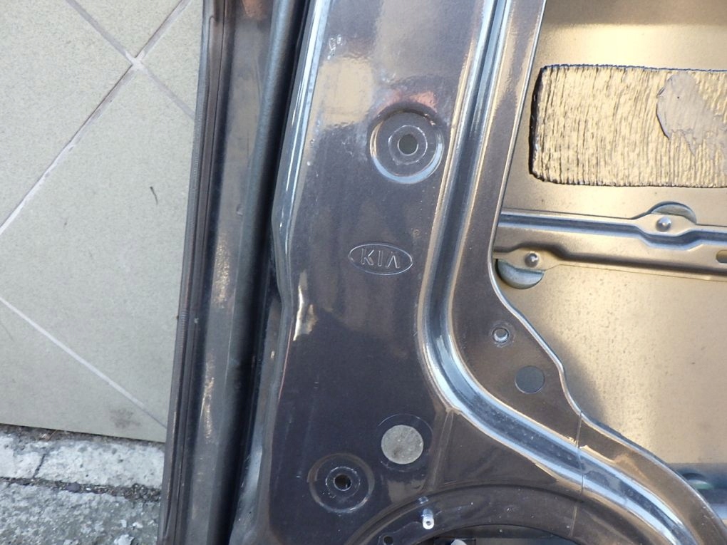 KIA VENGA 09- door right rear.