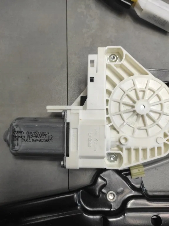 Audi A5 8T mechanism windows left rear part 8T8839461C
