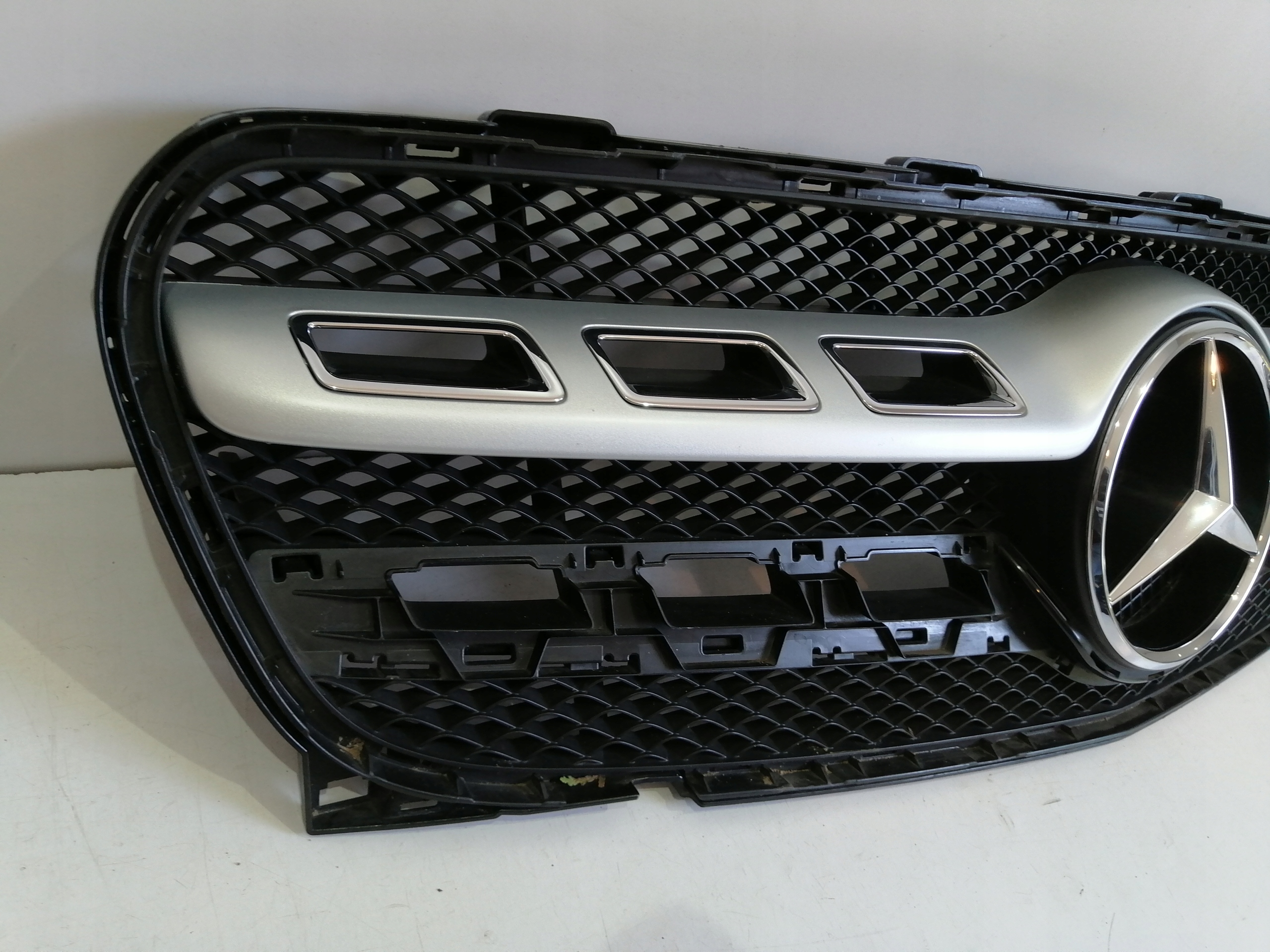 Mercedes-Benz GLA W156 Kühlergrill FRONTGRILL Kühlergitter A1568880400 - Thumbnail 3