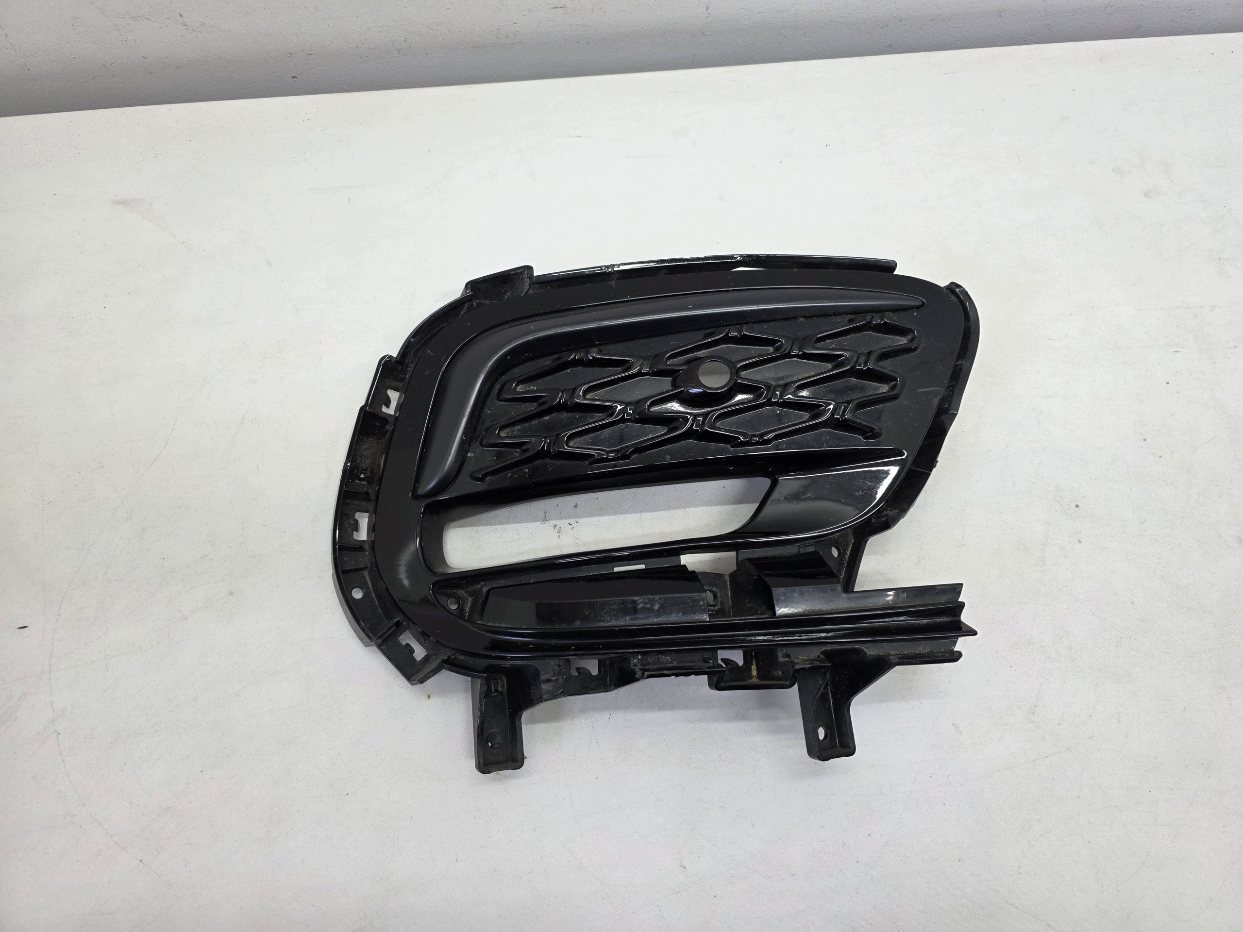 CHRYSLER PACIFICA LIFT 20- PDC grid of a bumper right front original