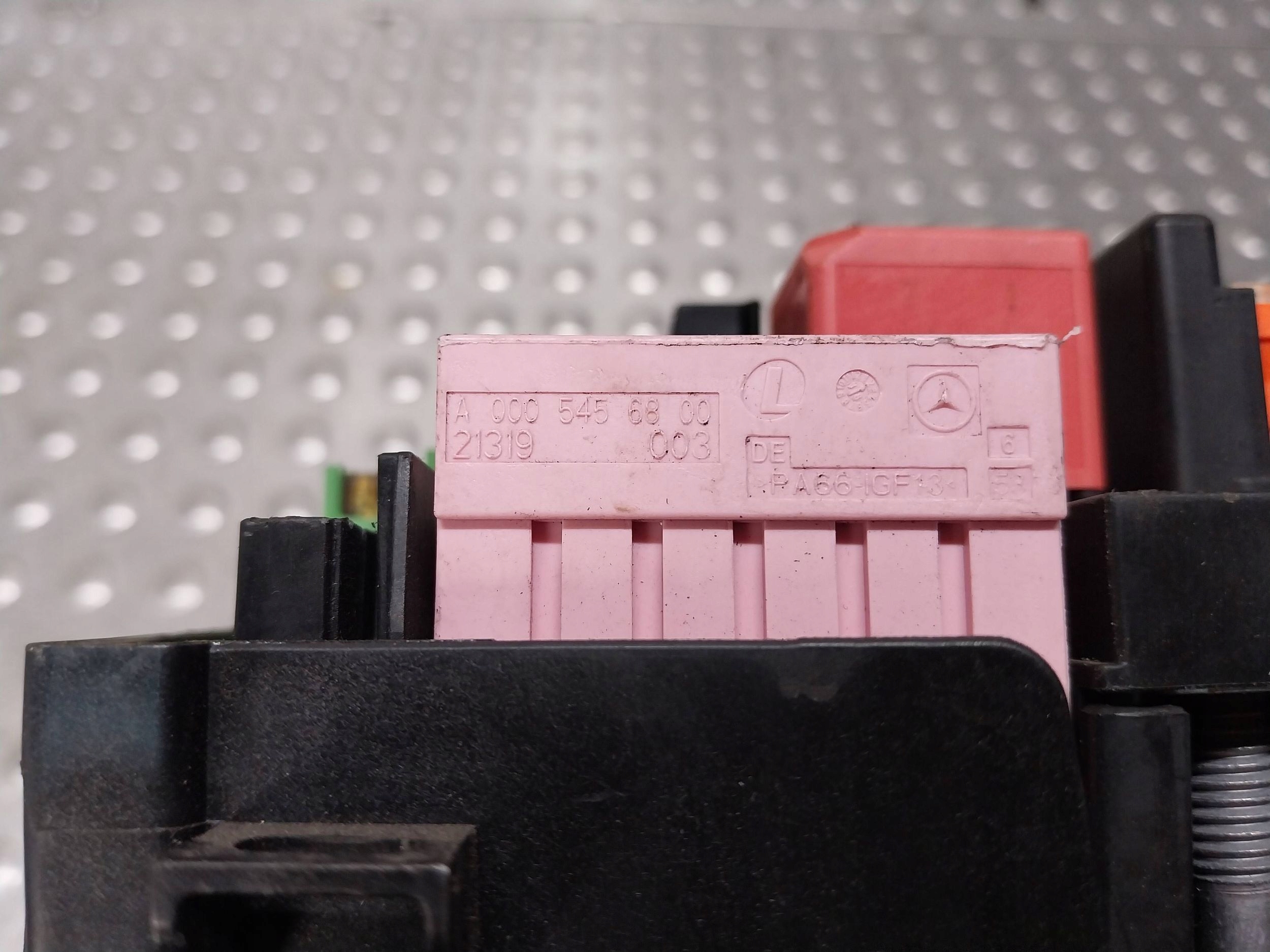compartment of fuses MERCEDES W205