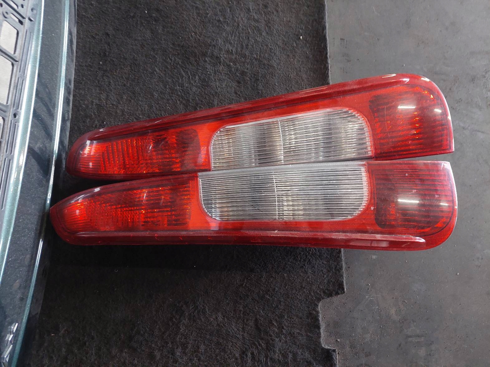 trunk door boot + lights FORD C-MAX and W3