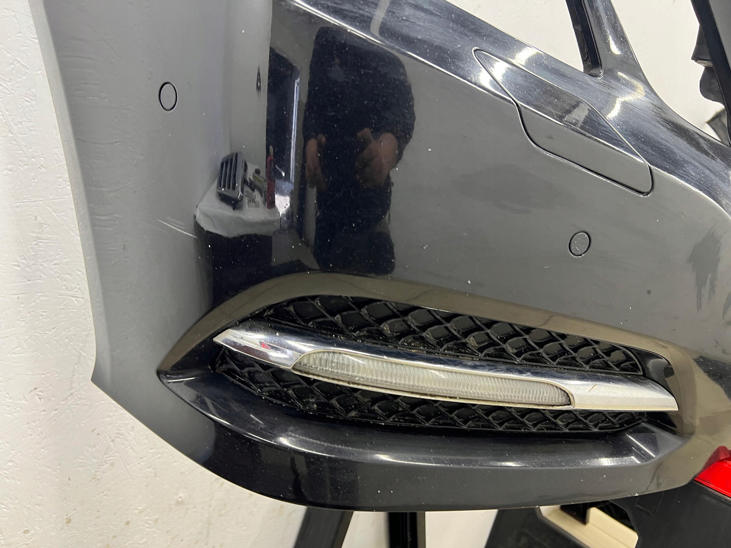 MERCEDES E-KLASA W212 LAKIER 197 front bumper LED 6XPDC below RADARY