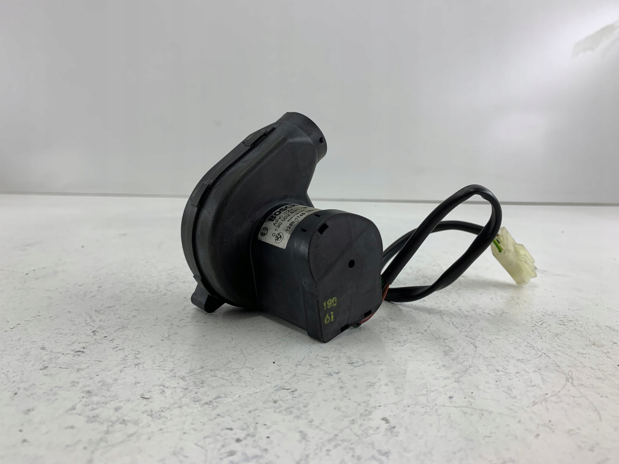 BMW E39 E46 heating of spoiler cover 1745182