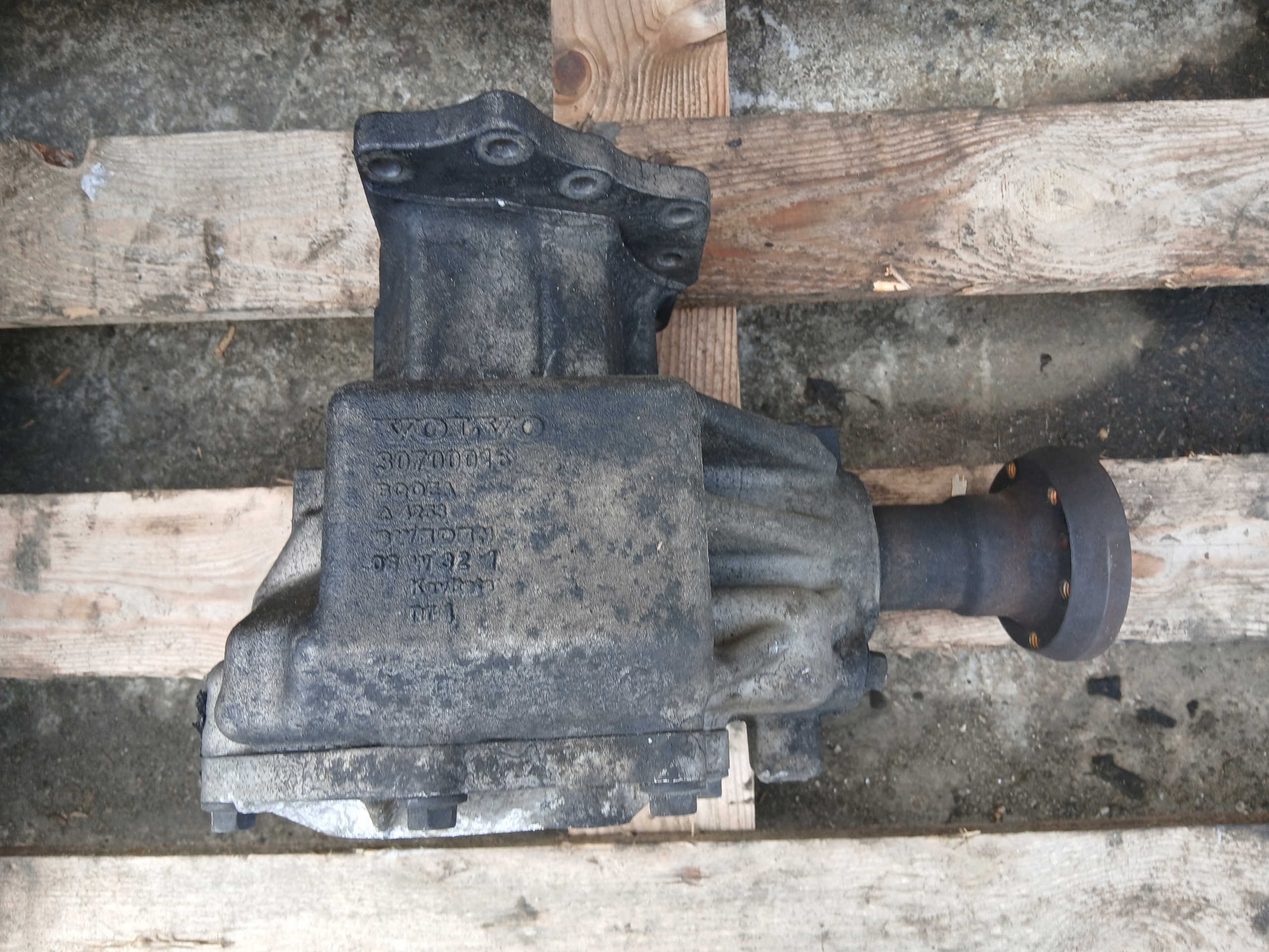 VOLVO XC90 XC70 2.4 D5 REDUKTOR gearboxes 30700016