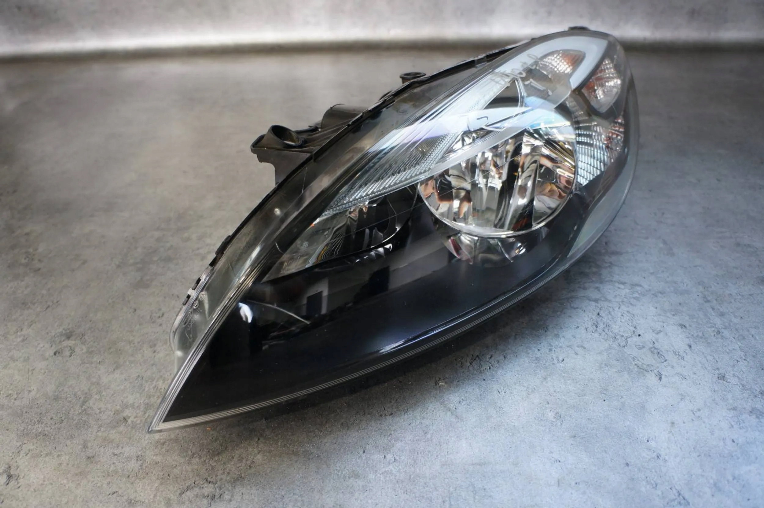 ФАРА ЛІВИЙ ПЕРЕД ПЕРЕДНЯ VOLVO V40 II ЦЦ