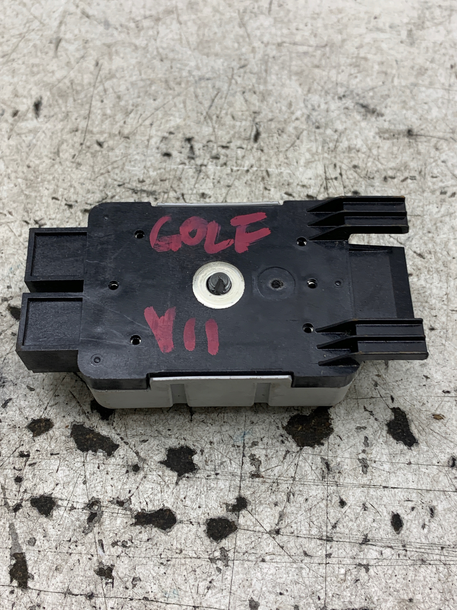 antenna amplifier 5Q0035570 VW