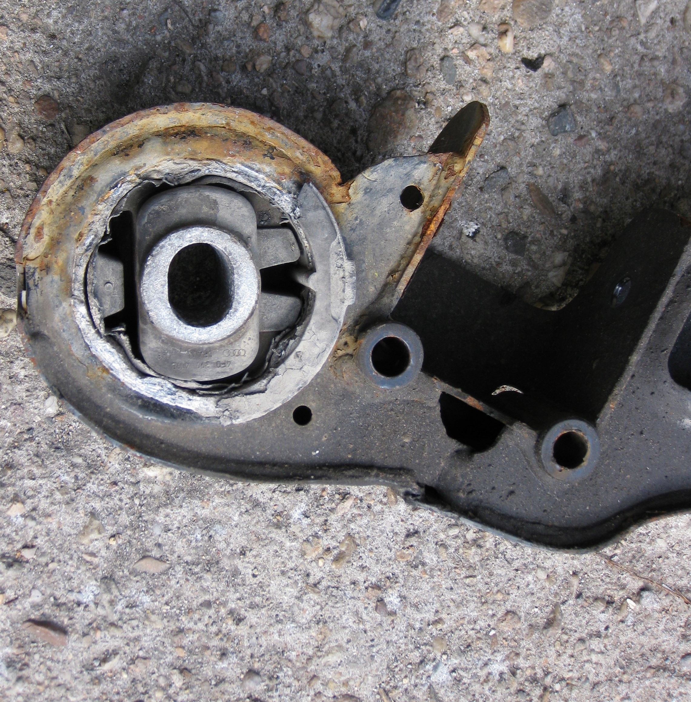 AUDI A6 C6 2.4 6V 05R KOMBI subframe axle beam front