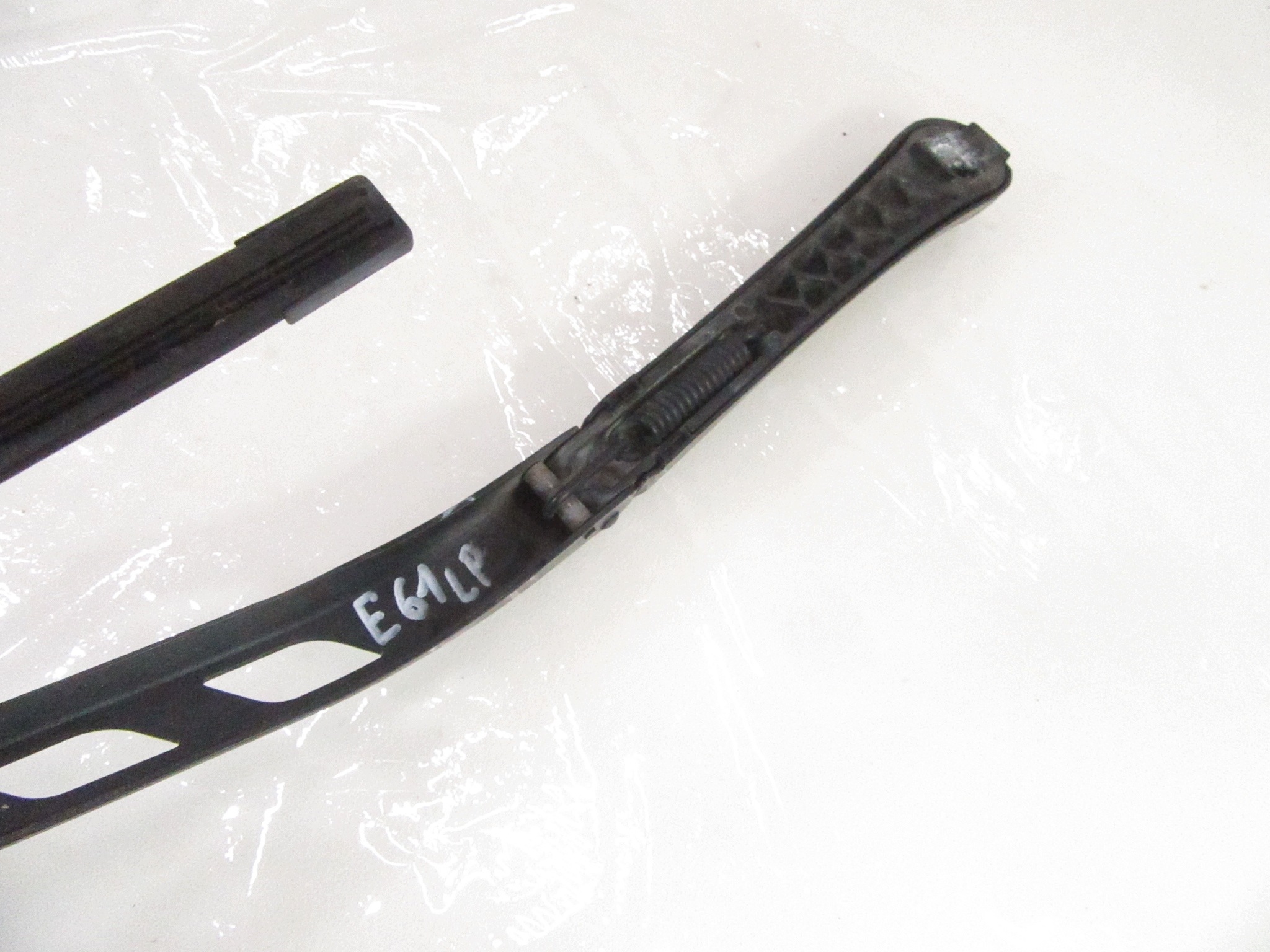 wiper arm left front BMW e60 e61 sedan KOMBI EUROPA