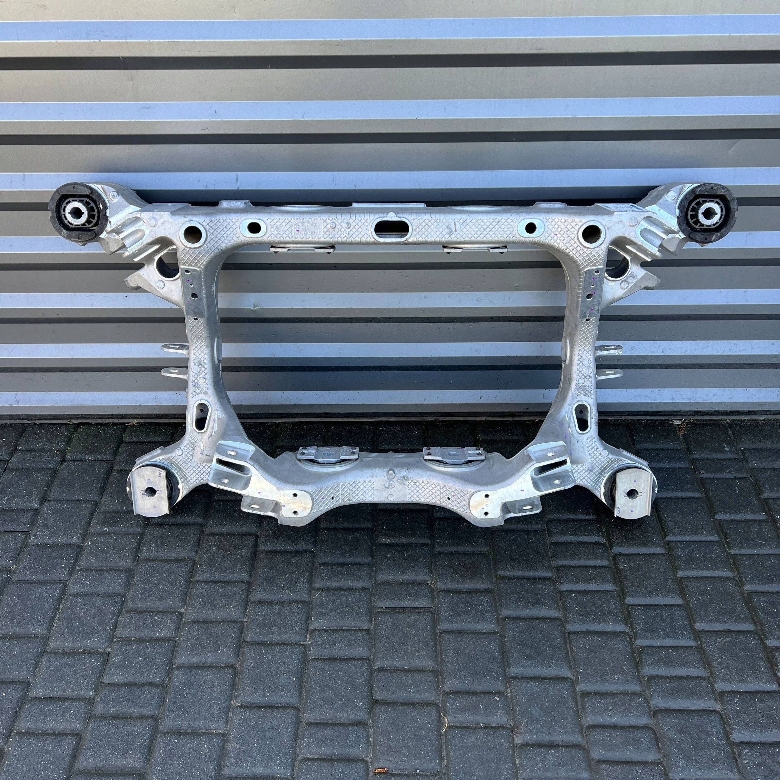 Ford Mustang Mach-E Wózek sanki tył LJ9C-5K067-AC