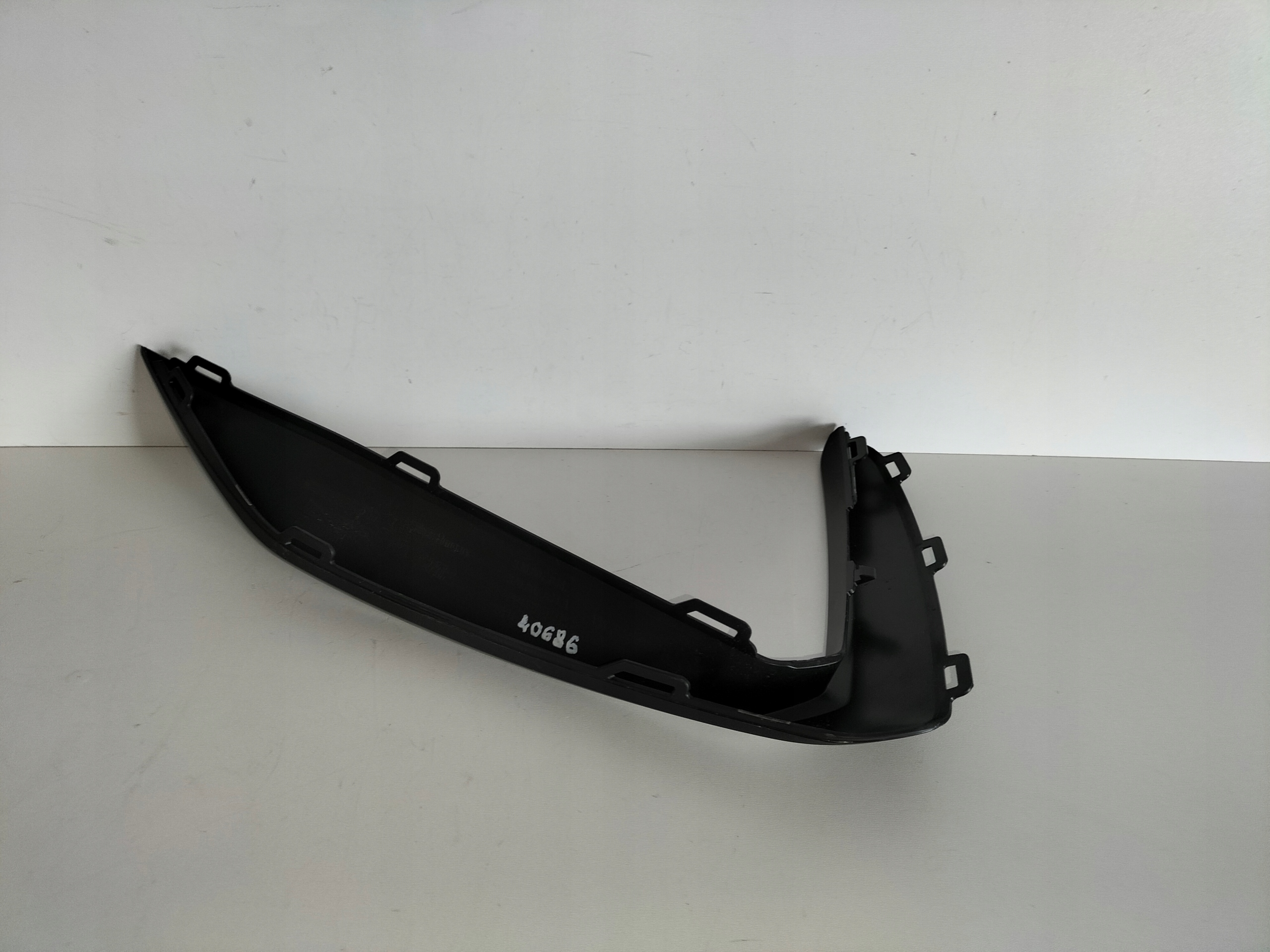 moulding cap of a bumper front right VW PASSAT B9 24- R-LINE
