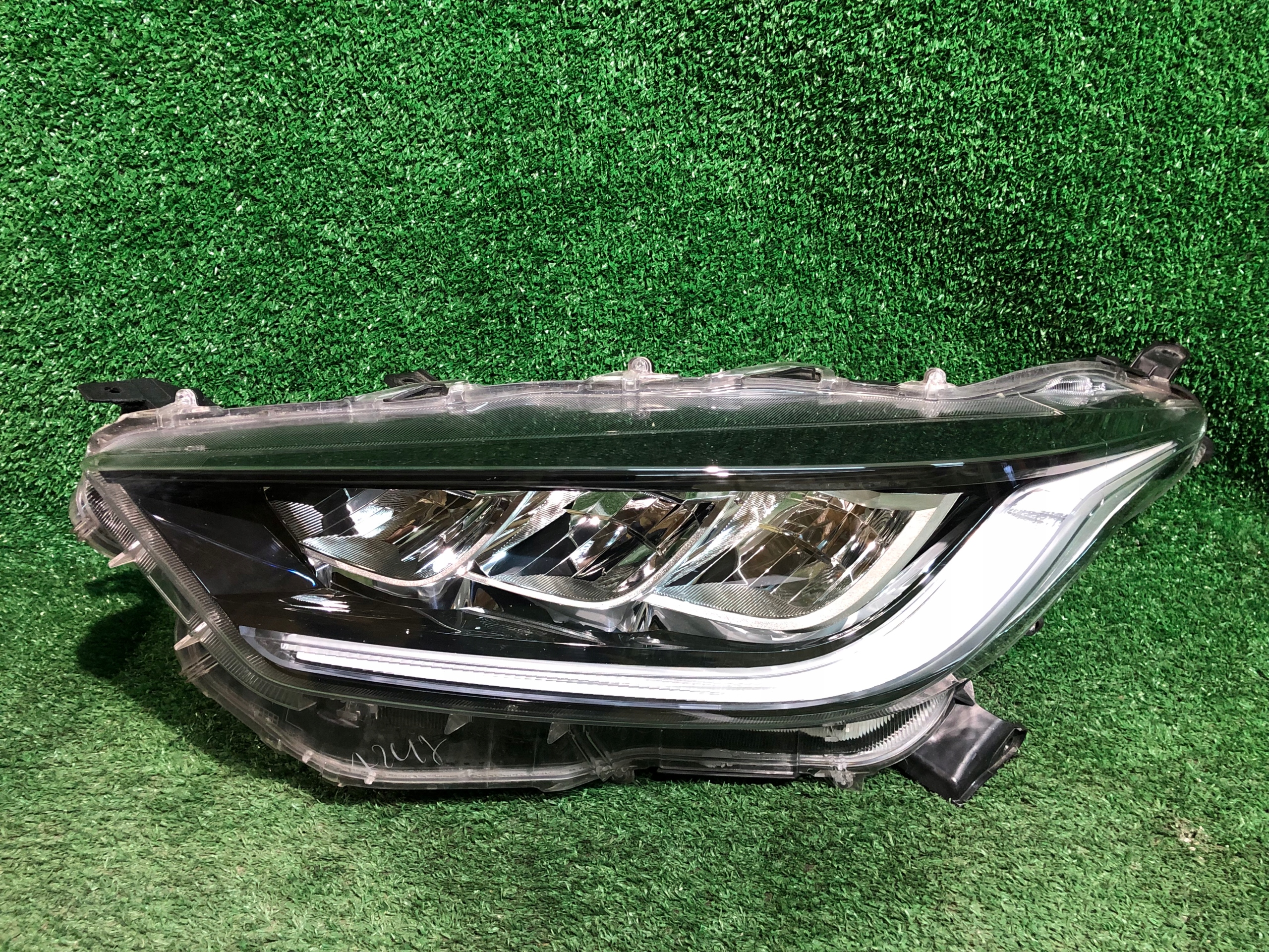 REFLEKTOR left TOYOTA YARIS IV FULL LED