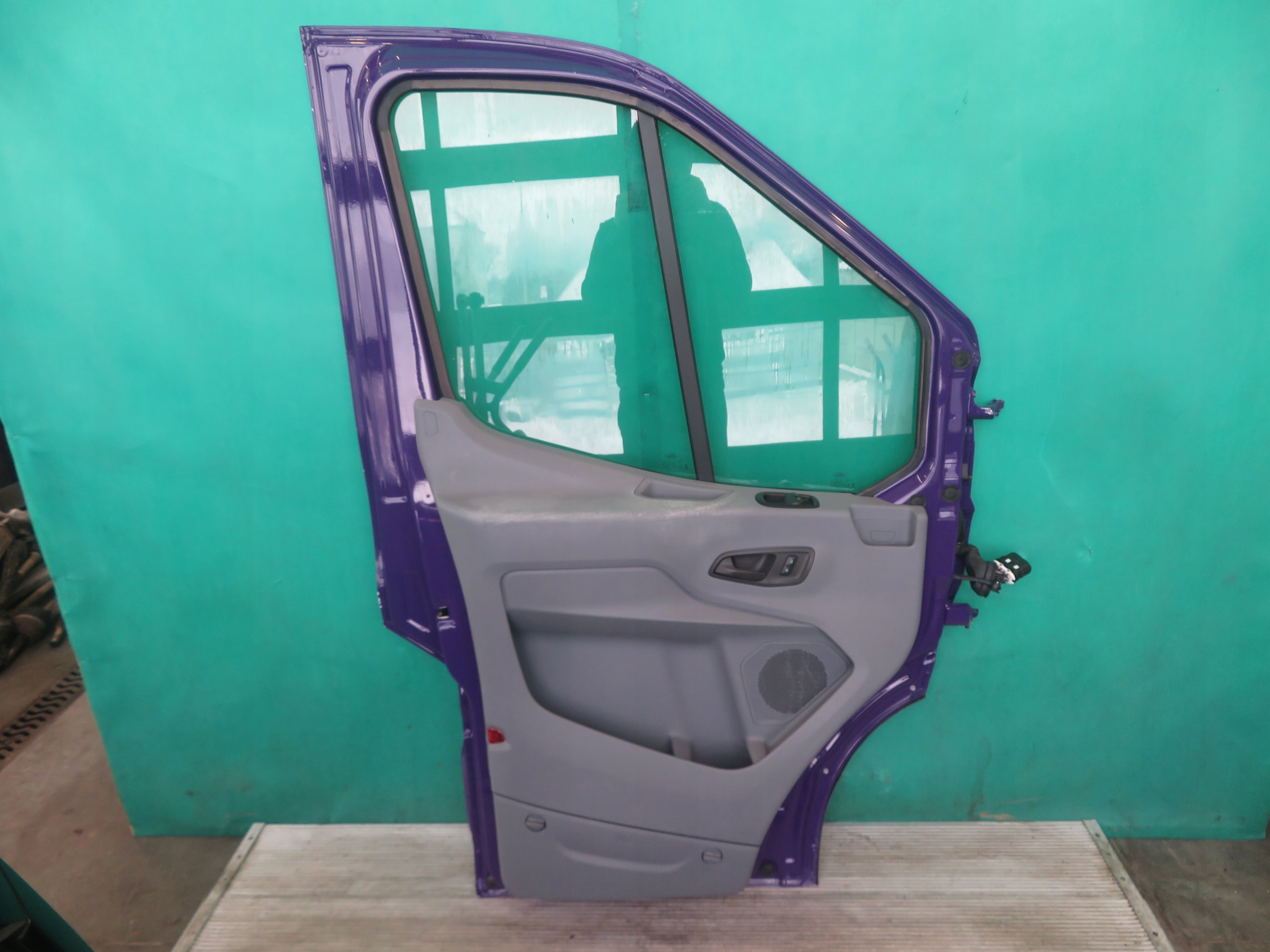 dveře levý předek levé přední FORD TRANSIT MK8 16R