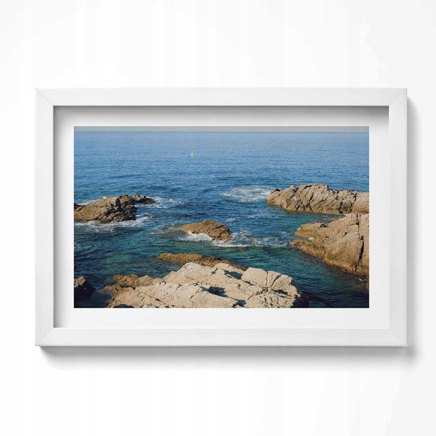 Dekorativní nástěnný obraz v rámu s grafikou Pobřeží Costa Brava 30x20 cm