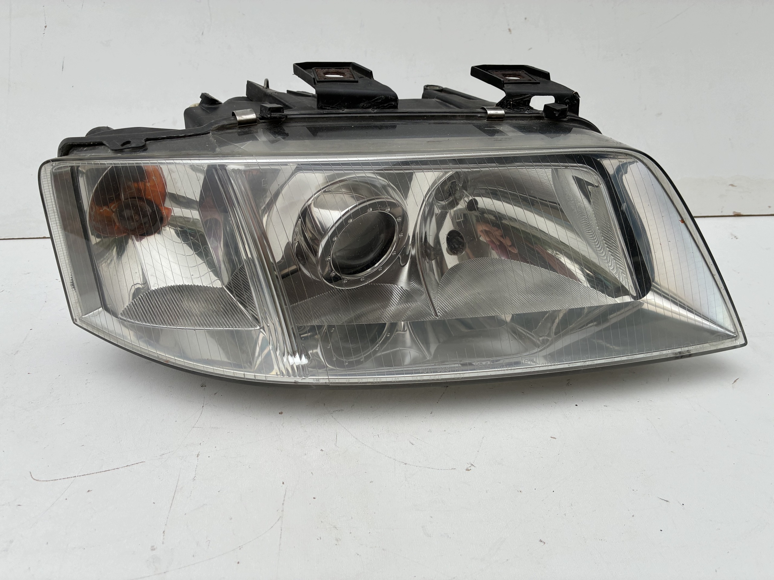 Reflektor light front front right Audi A4 B5 Lift 99-01r. ==OEM== Europa
