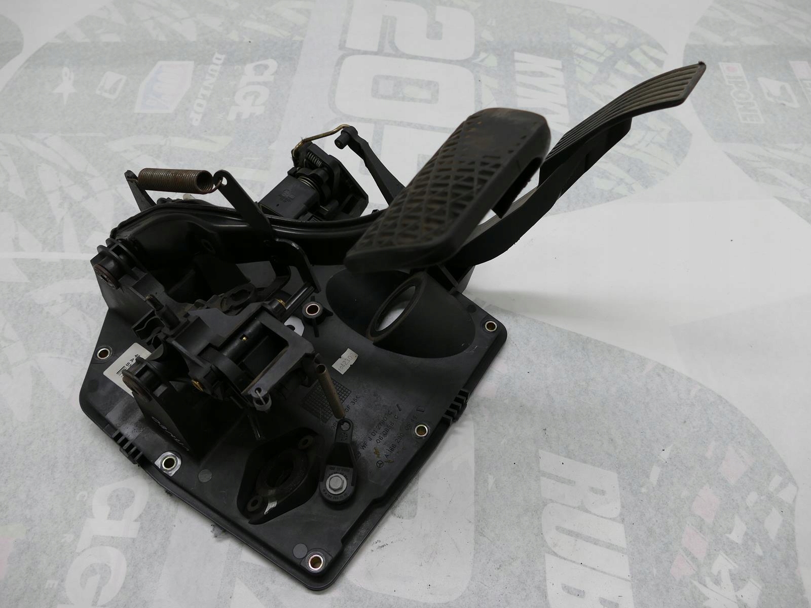 MERCEDES VANEO W414 GASPEDAL BREMSE KOMPLET