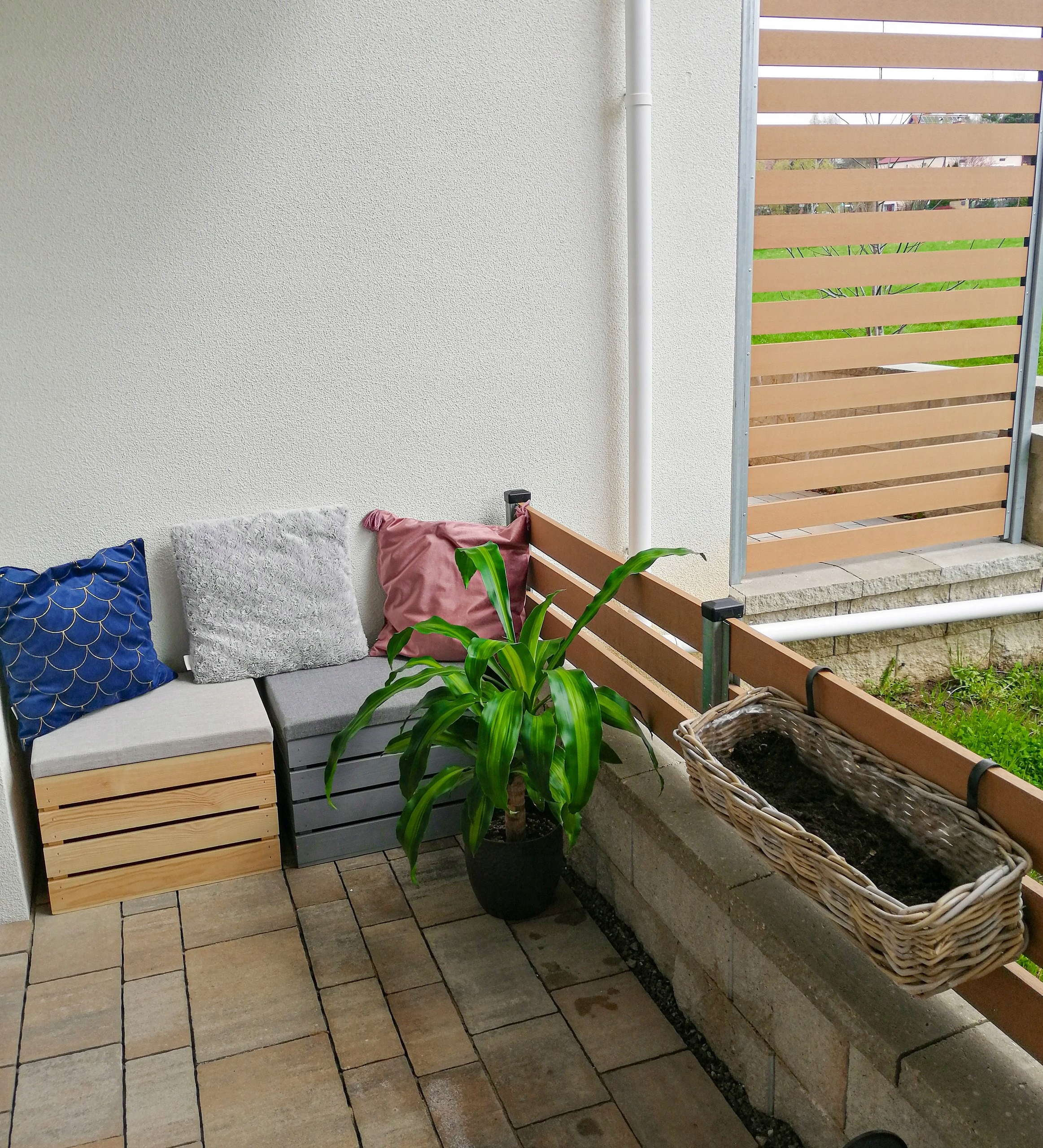 BIAŁA SKRZYNIA DREWNIANA DO SALONU PUFA KUFEREK Informacje dodatkowe puf otwierany