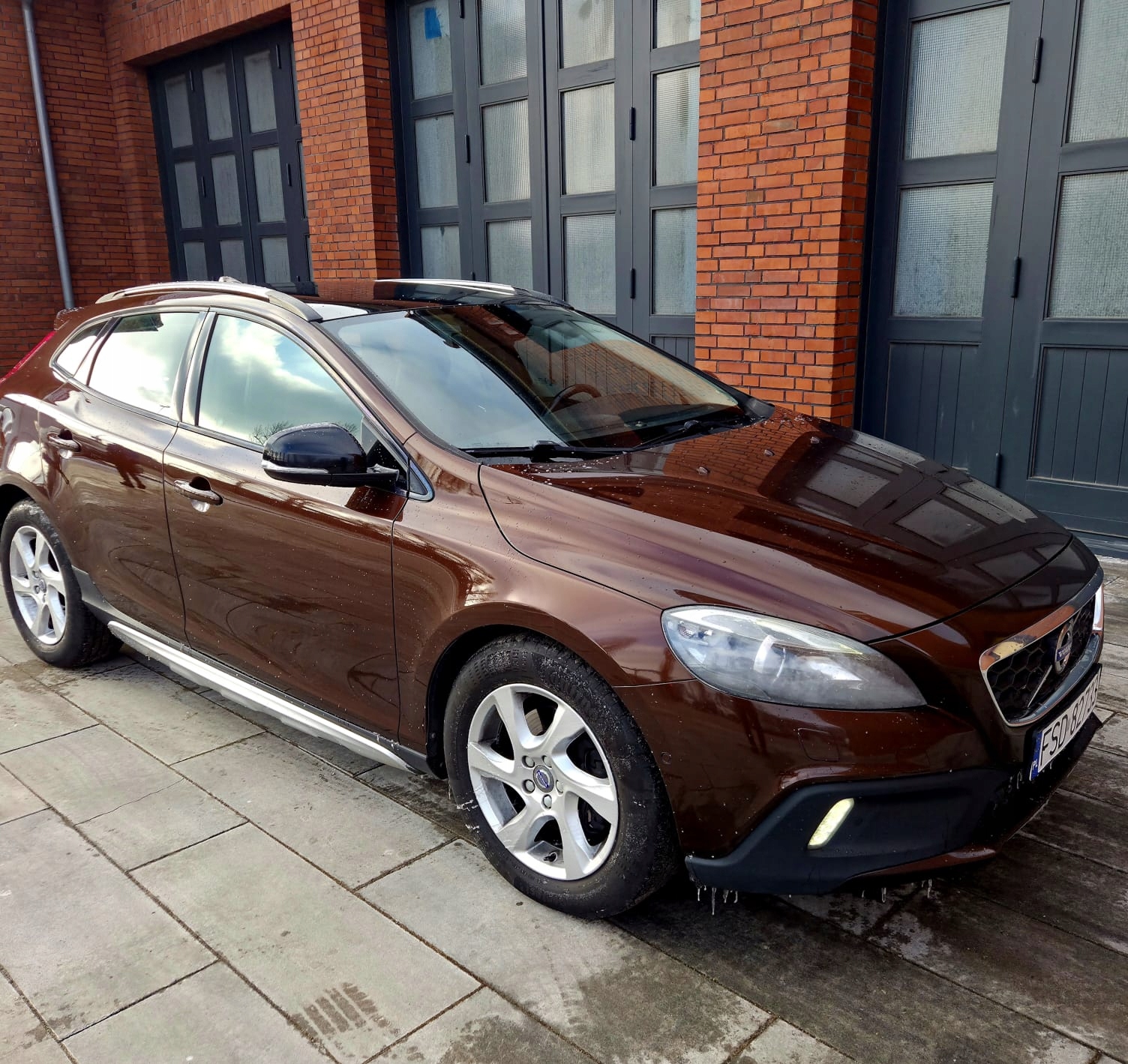 VOLVO V40 CROSS