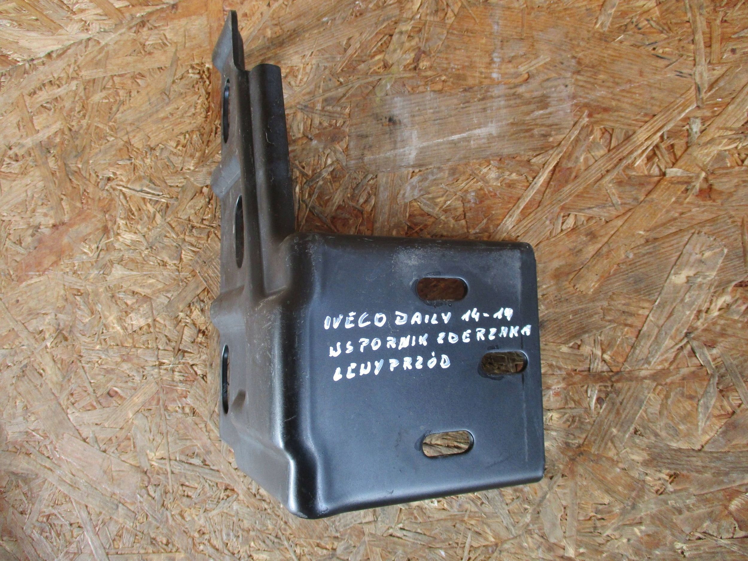 Console Support plaque Pare choc Avant IVECO DAILY 14