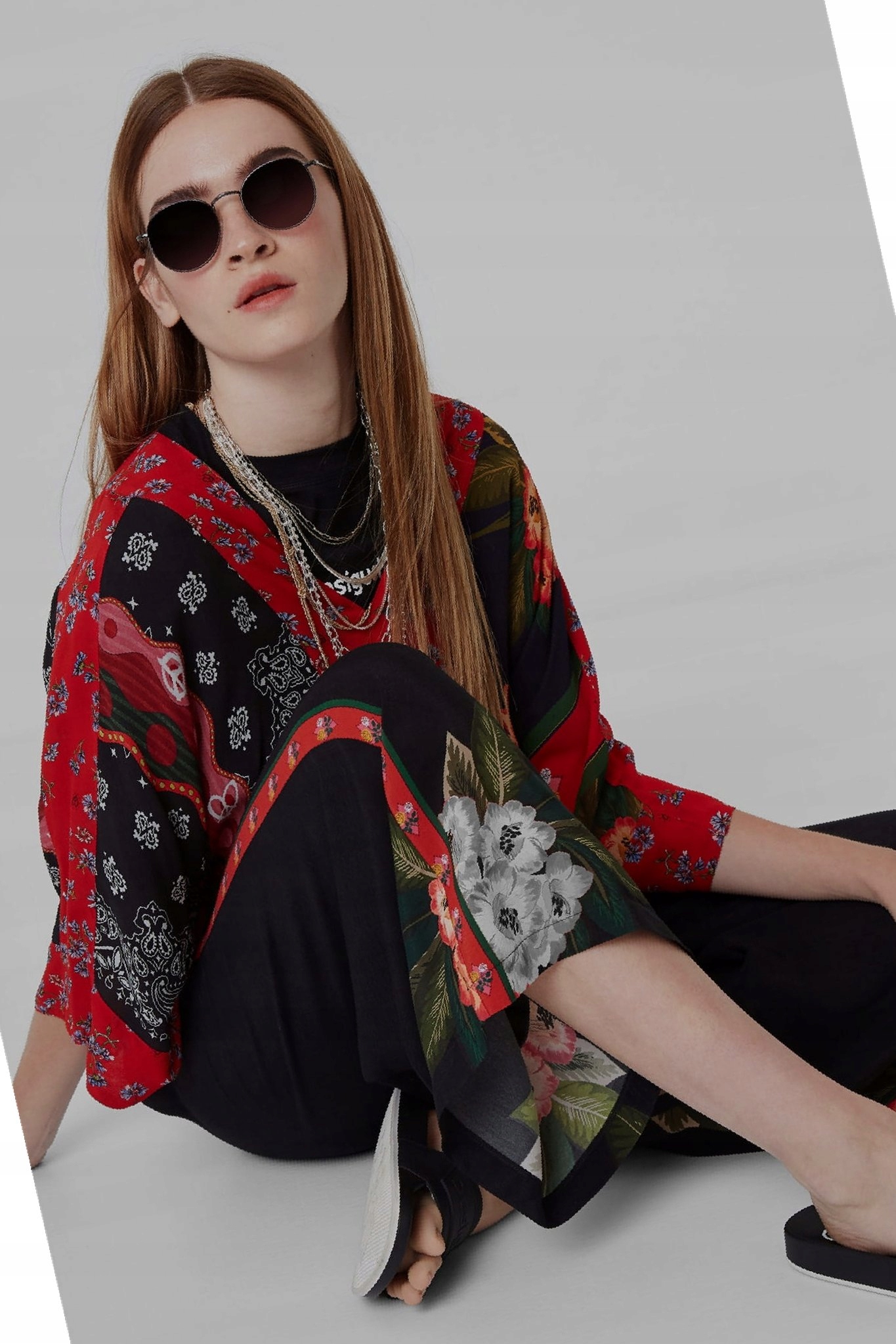 Kalhoty Desigual černé s viskózou a květinami, velikost S 36