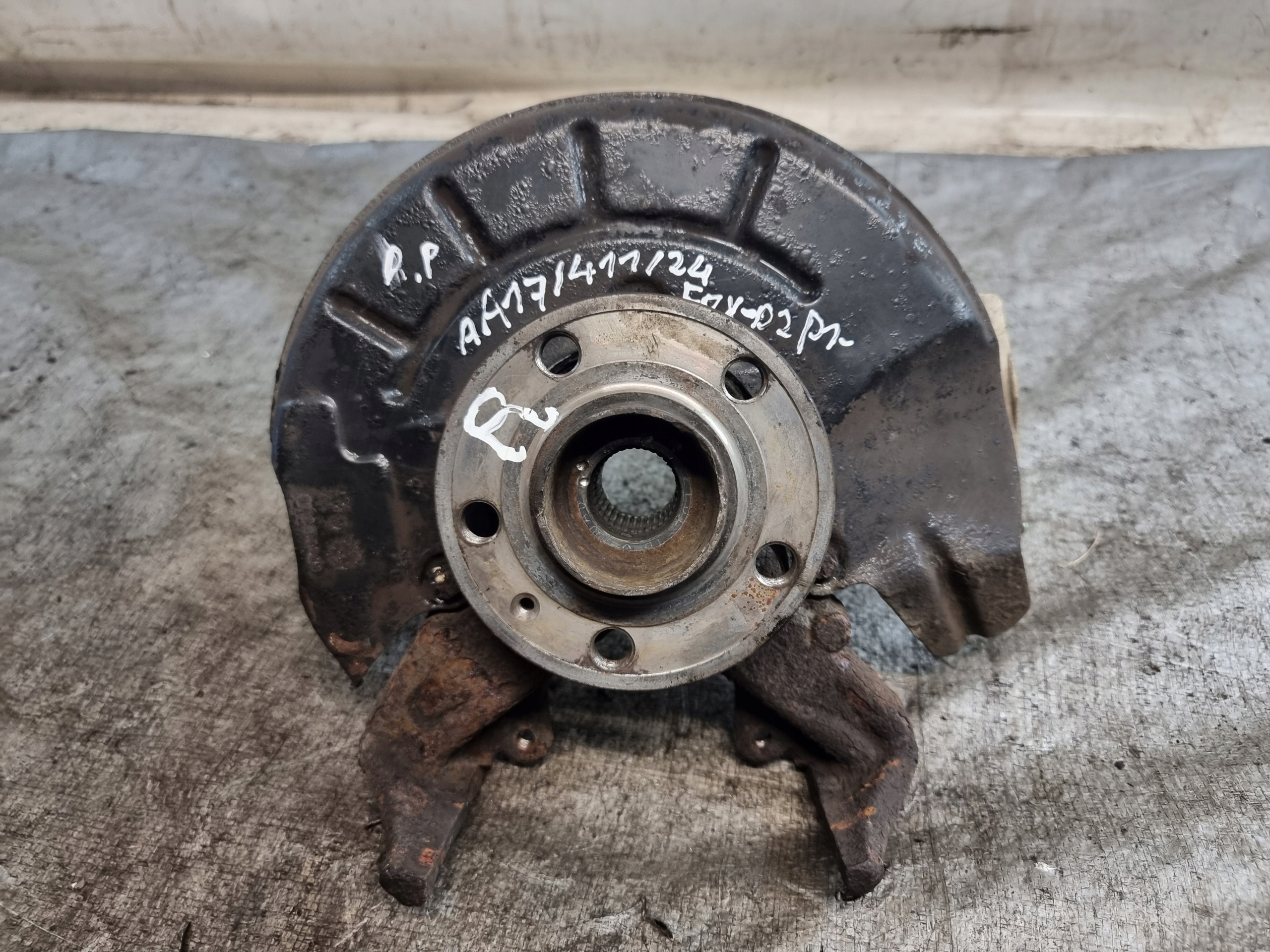 otoč čepu pravý předek VW FOX 1.2B 40kW 05r