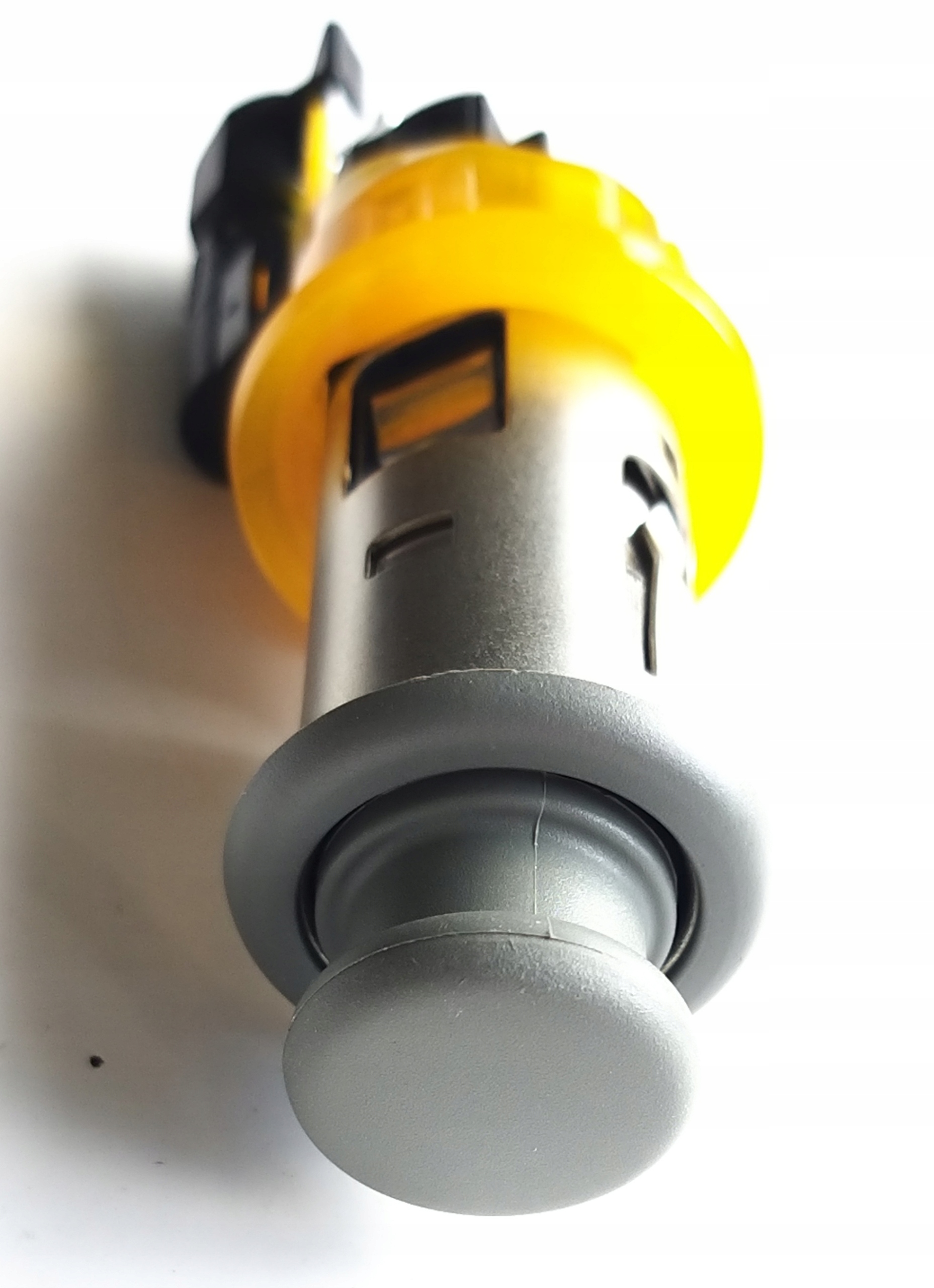 8200021577 - АВТОМОБИЛЬНЫЙ ПРИКУРИВАТЕЛЬ TRAFIC MASTER MOVANO NV400