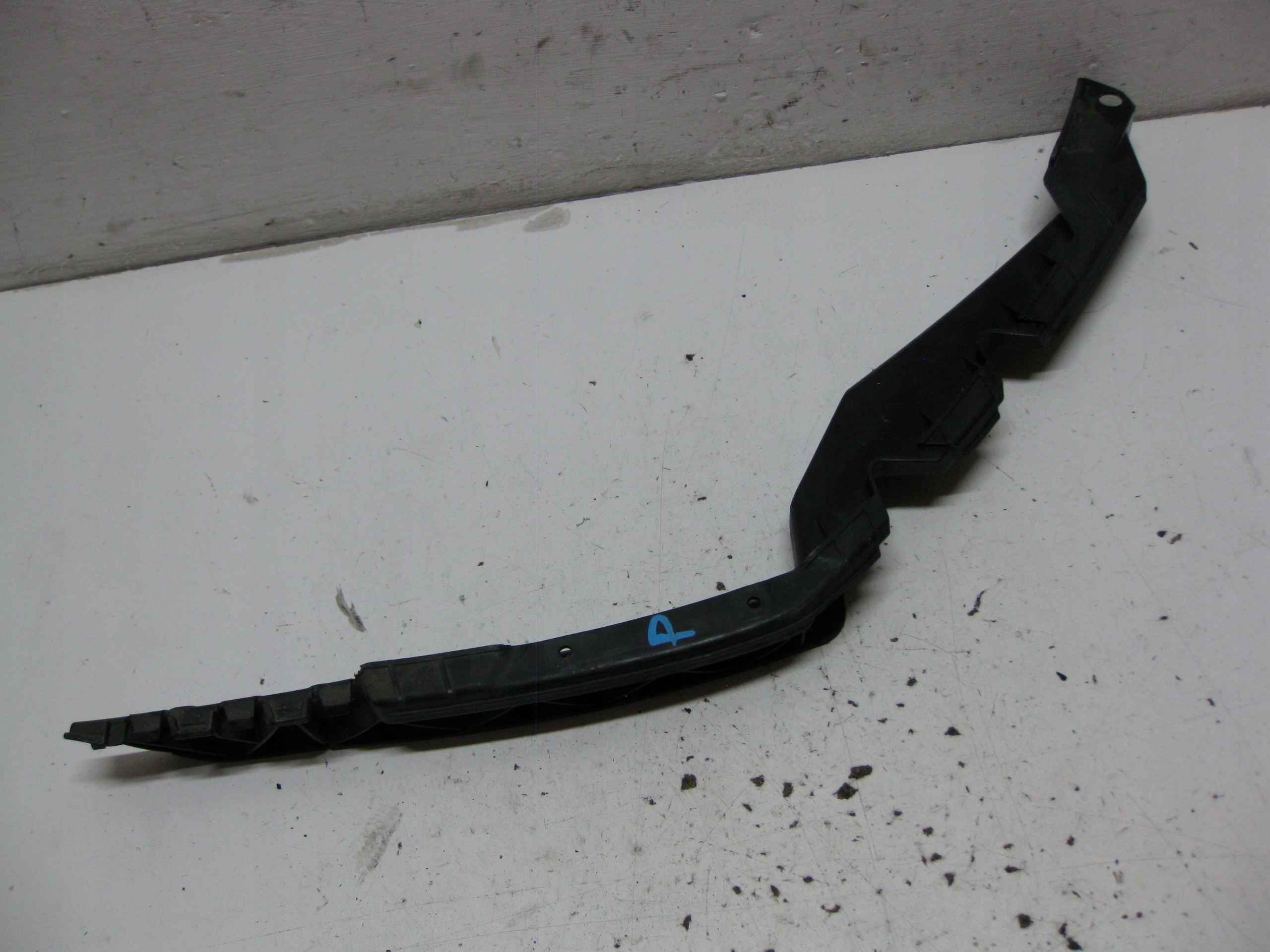 SKODA OCTAVIA II 2.0 TDI 06R bumper bracket right front 1Z0807184A