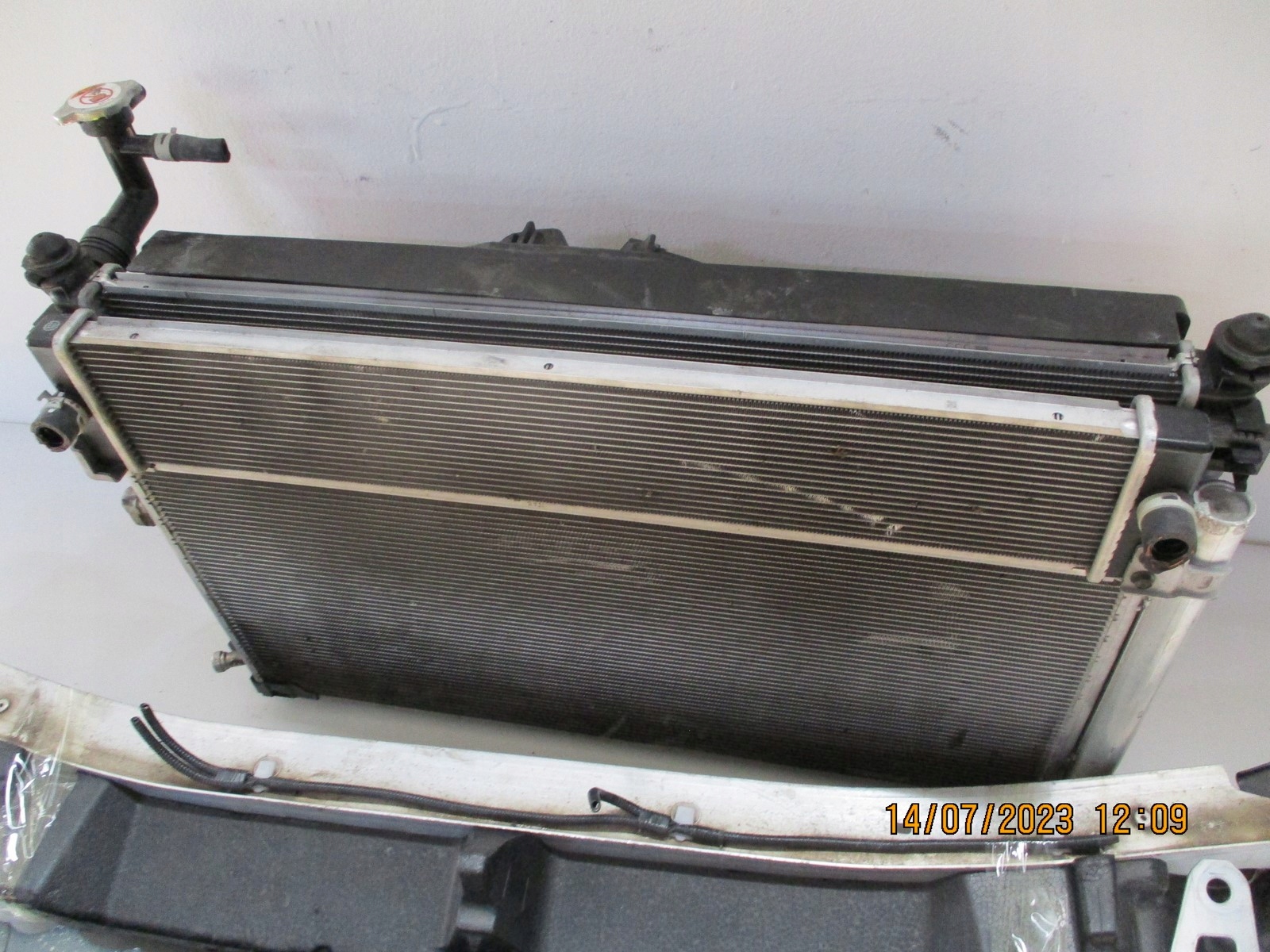 CHŁODNICE PAS PRZEDNI TOYOTA RAV 4 21R 2,5HYB Producent części Toyota OE