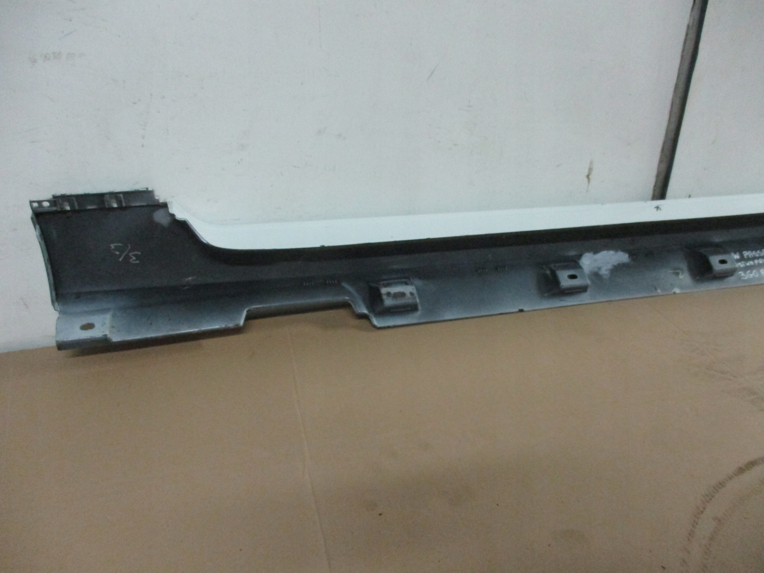 moulding threshold left VW Passat B8 3G0853857
