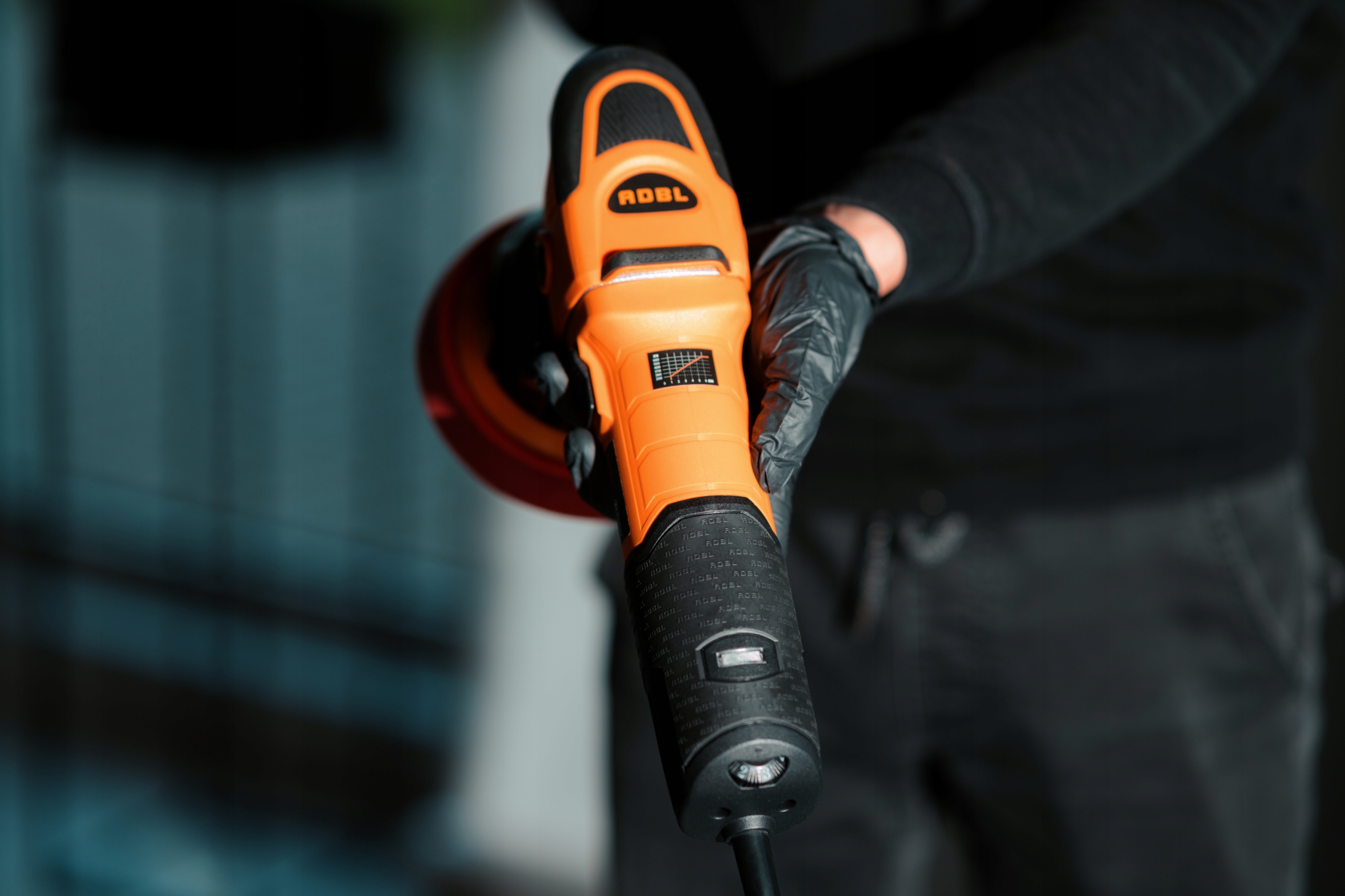 ADBL ROLLER D09125-02+B POLERKA + TORBA MASZYNA POLERSKA DUAL-ACTION DA 9MM Maksymalna prędkość obrotowa 6400 RPM