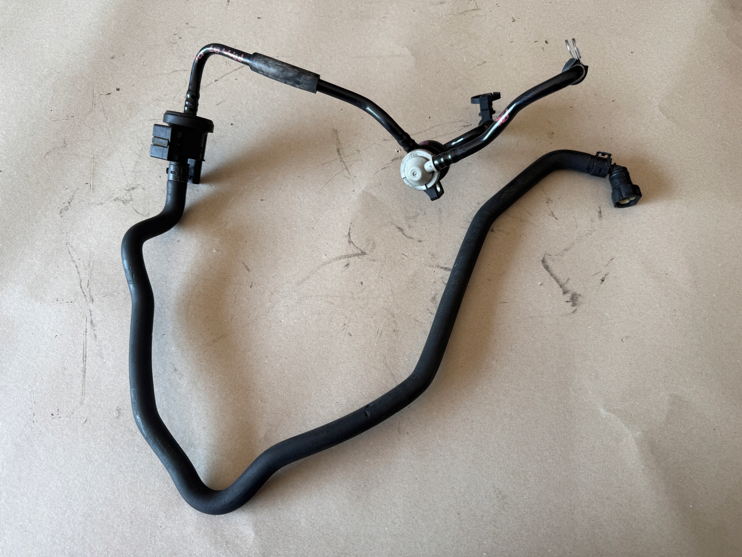 VW PASSAT B6 1.8 TSI ventil prijenos vakum 06J133781AS