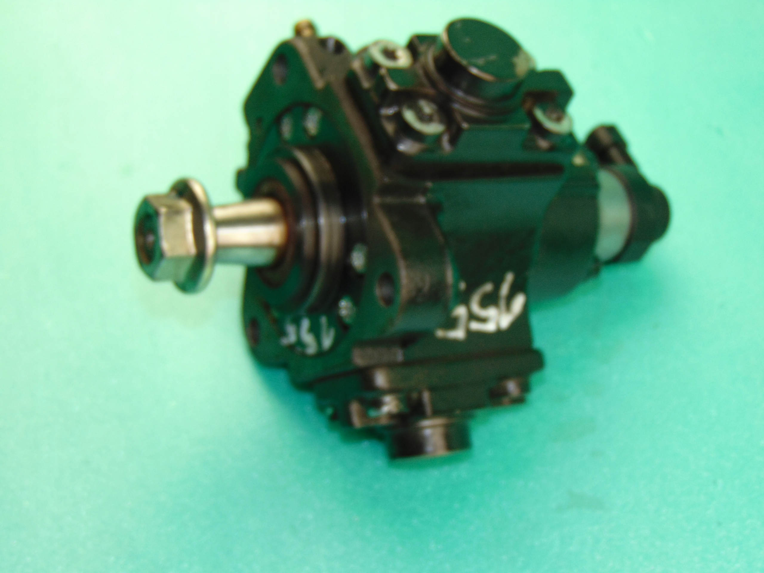 Einspritzpumpe 2,0 CDTI Astra Vectra Insignia 0445010155
