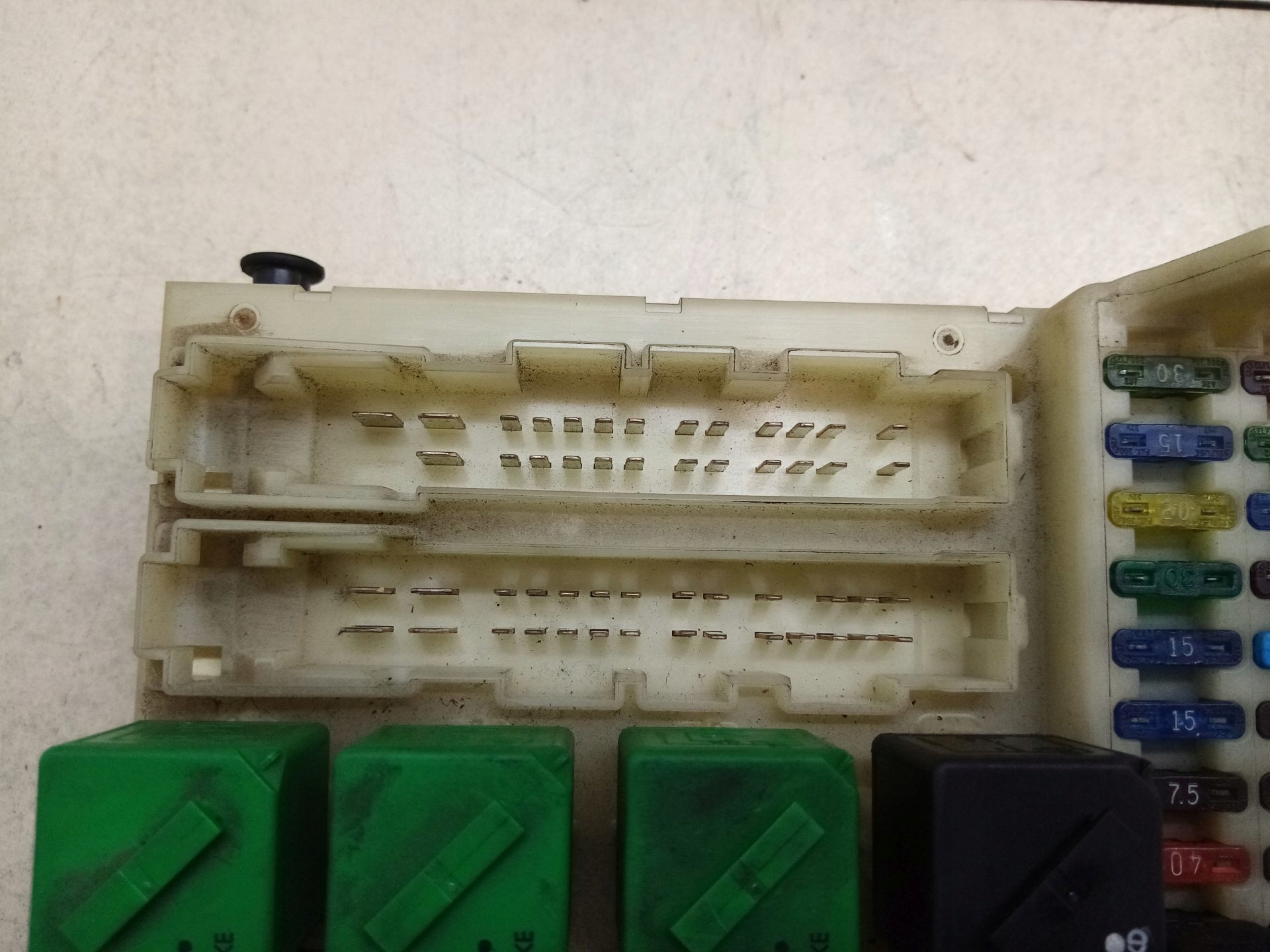 Module fusibles FORD MONDEO II 2.0