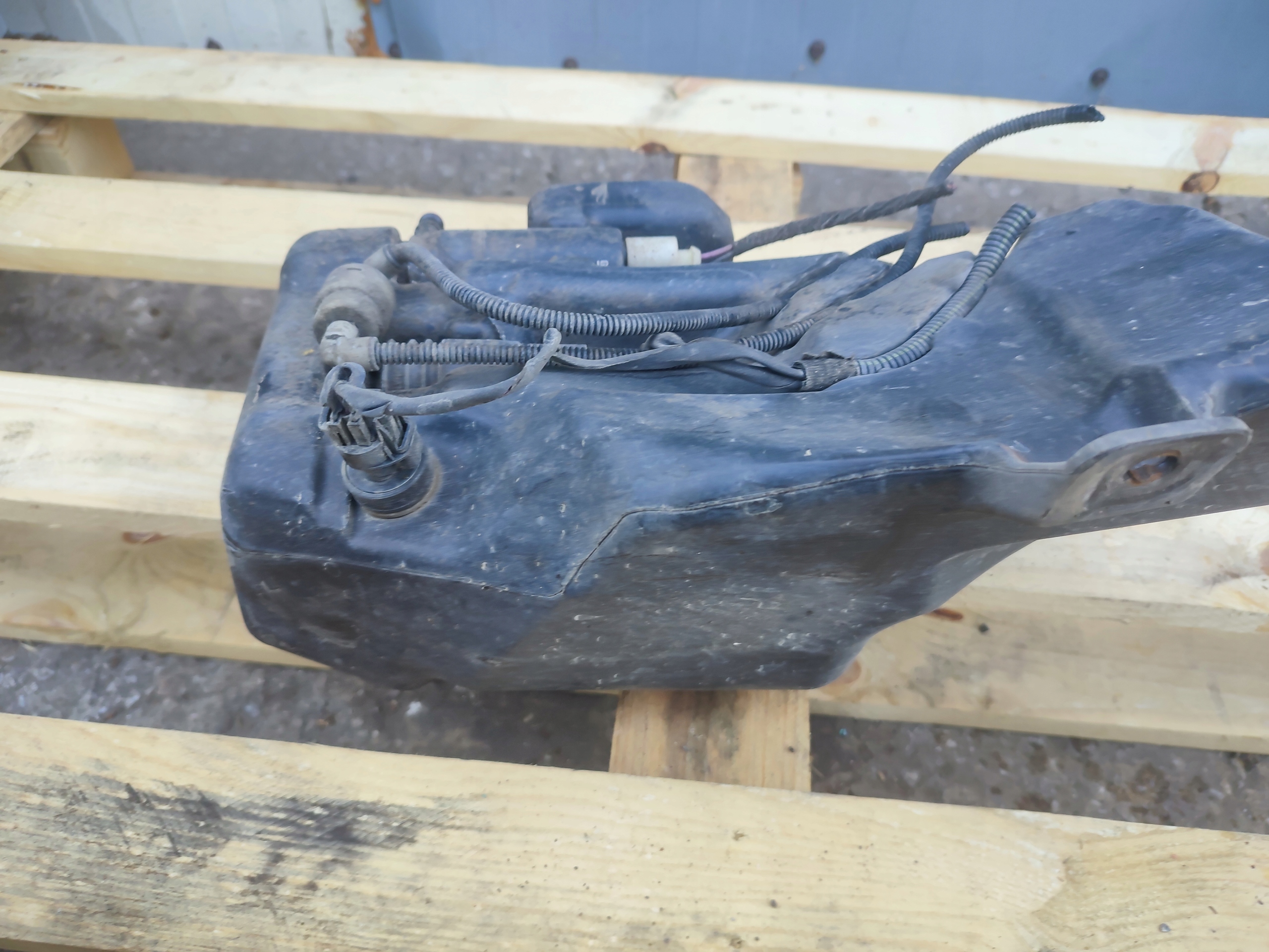 washer fluid tank OPEL ASTRA J 13260590