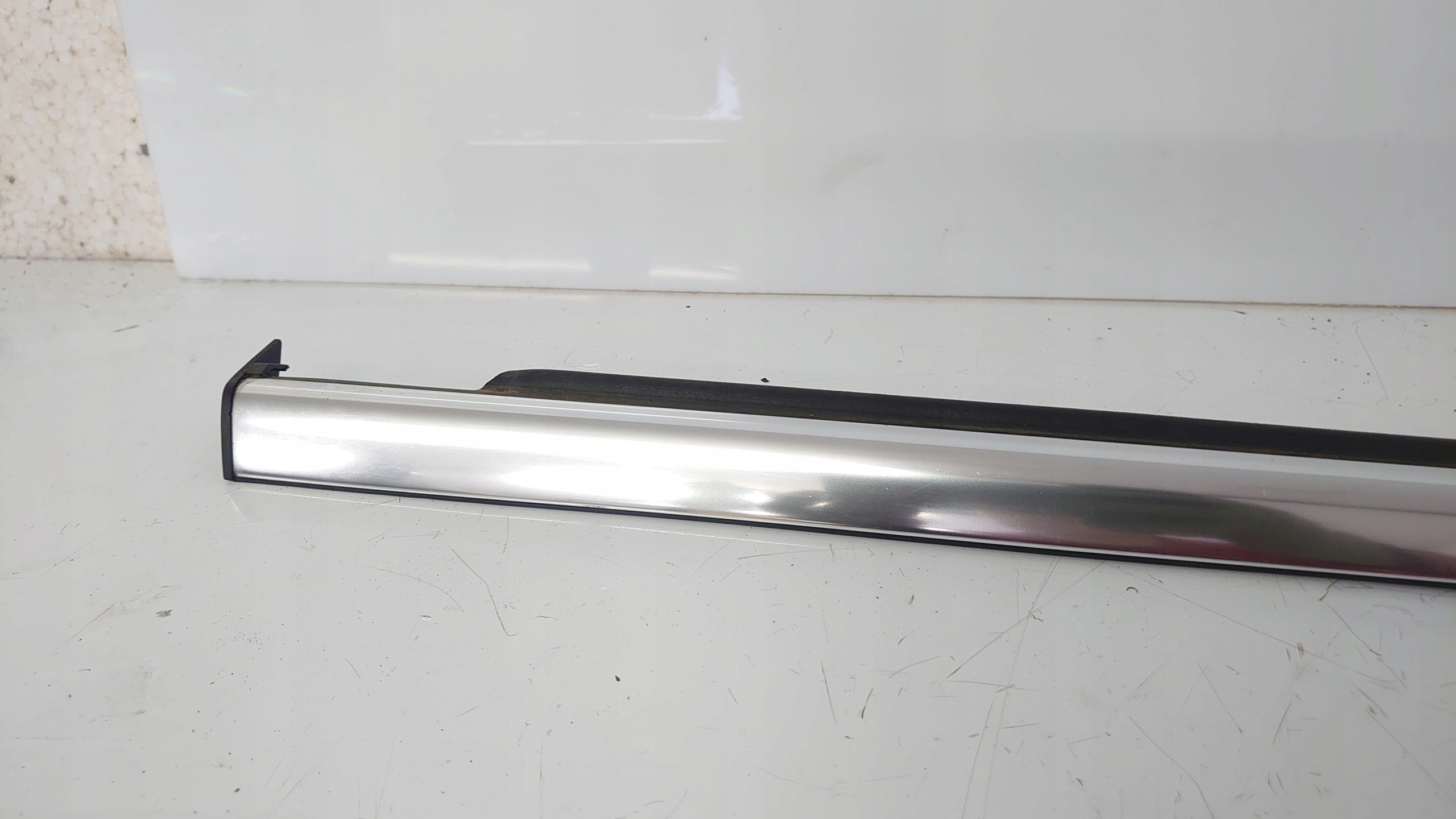 MERCEDES GL X164 moulding dust left rear part 1646908180