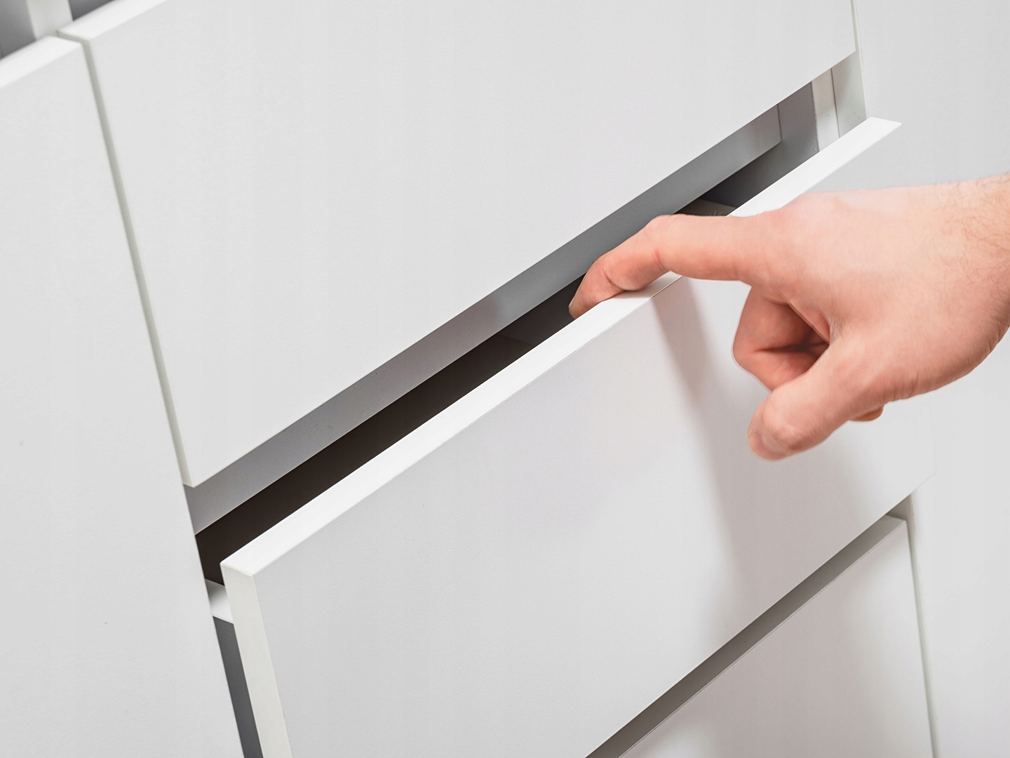 ZESTAW DUŻA POJEMNA KOMODA SZAFKA RTV SZUFLADY DRZWI BIAŁA 200 cm Materiał płyta laminowana