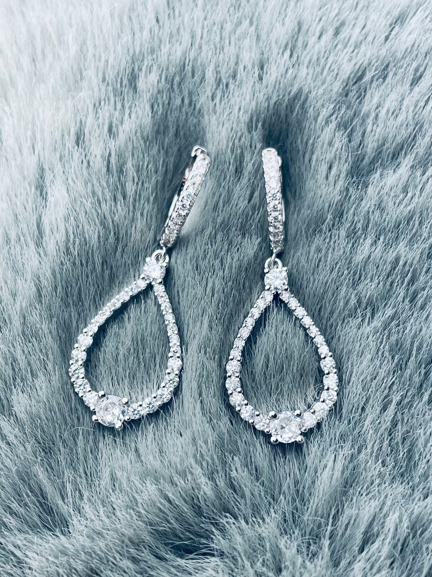 Stříbrné náušnice slzy, kapky se zirkony