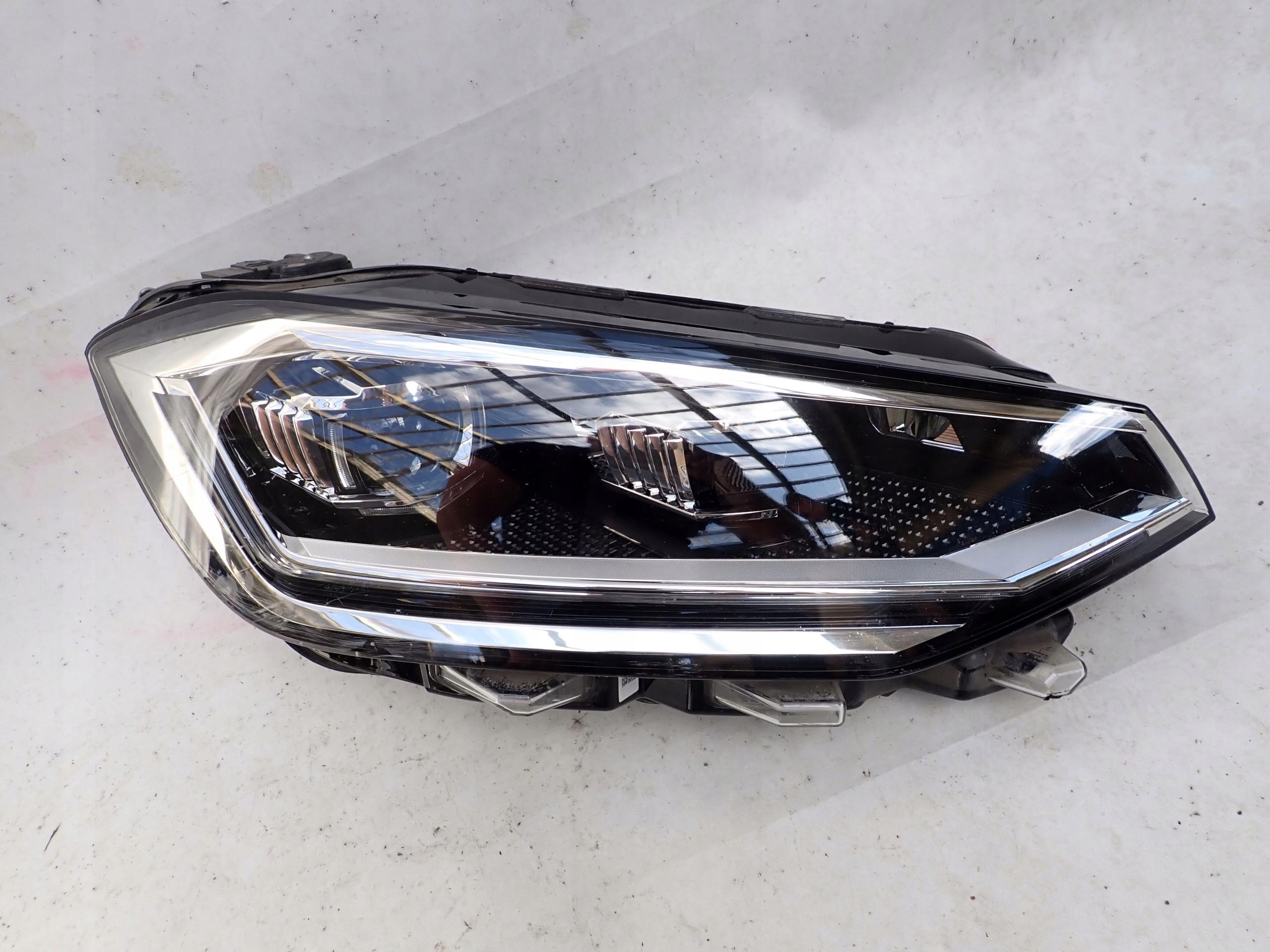 VW SPORTSVAN LIFT 18- light right front front FULL LED 517941036