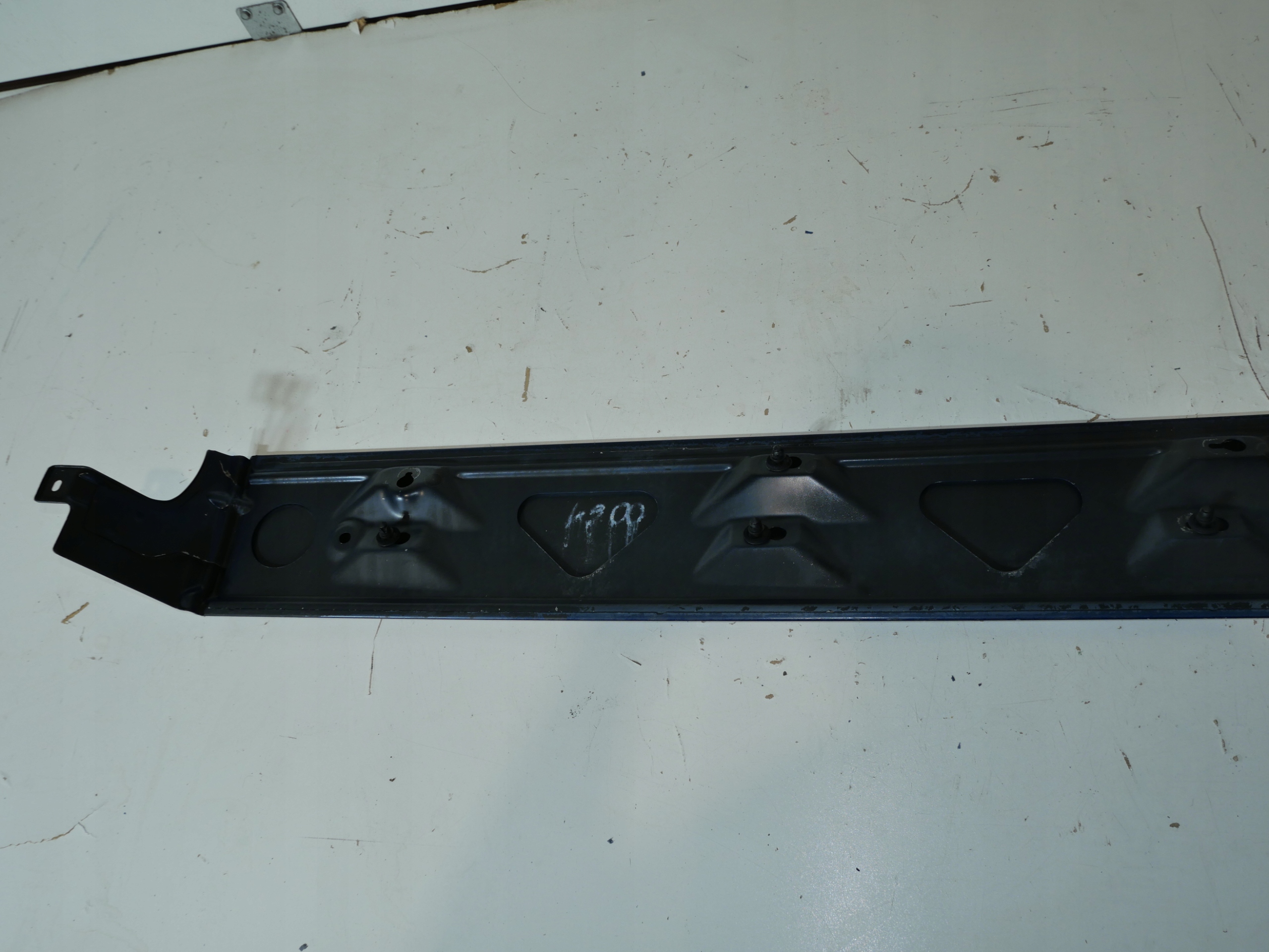 lišta kryt SZYNY pravá VW T5 7H1843796A