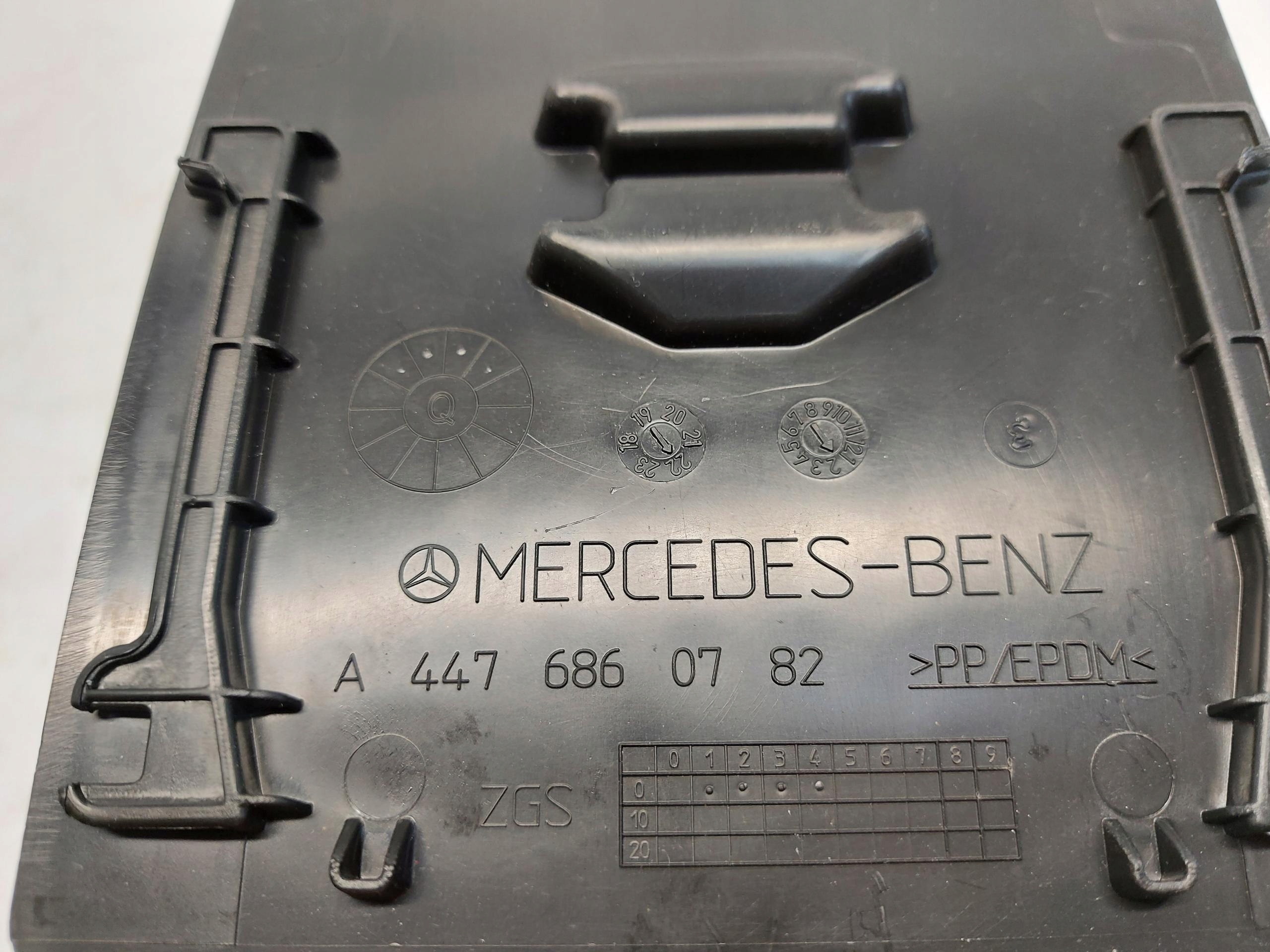 MERCEDES W447 spoiler nadkola front left A4476860782