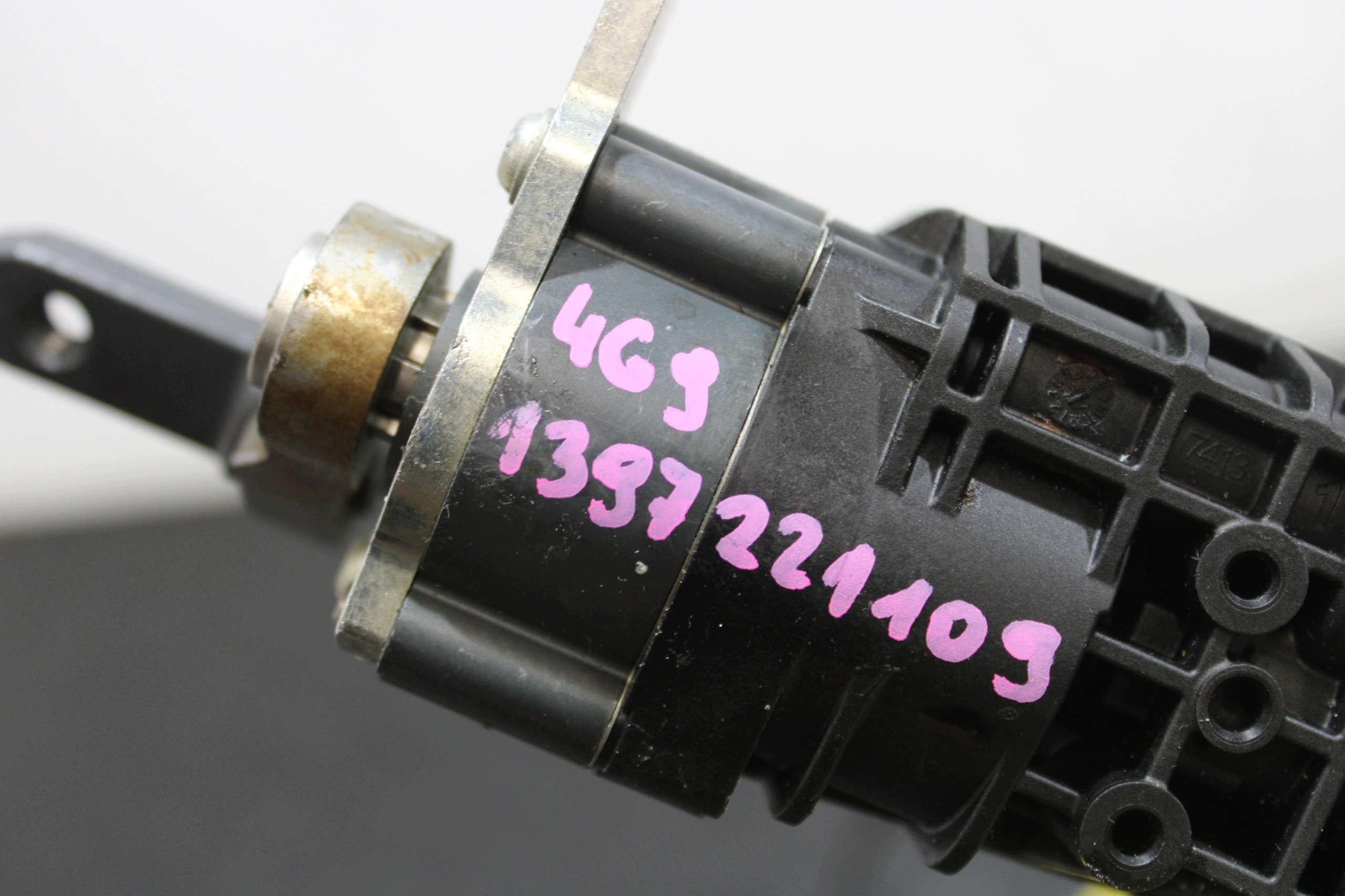 damper bonnet left 4G9827851E AUDI A6 C7 4G0 4G9 LIFT