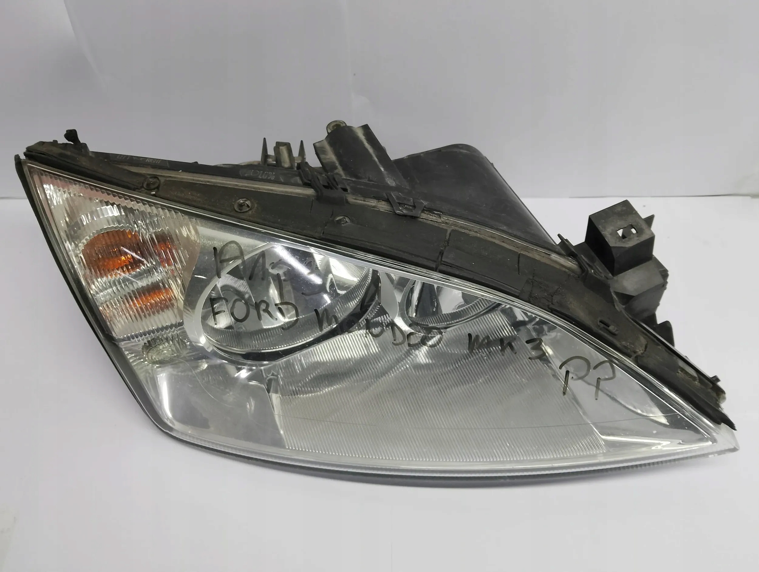 Ford Mondeo Mk III 2000 lights front 1S7113005AJ