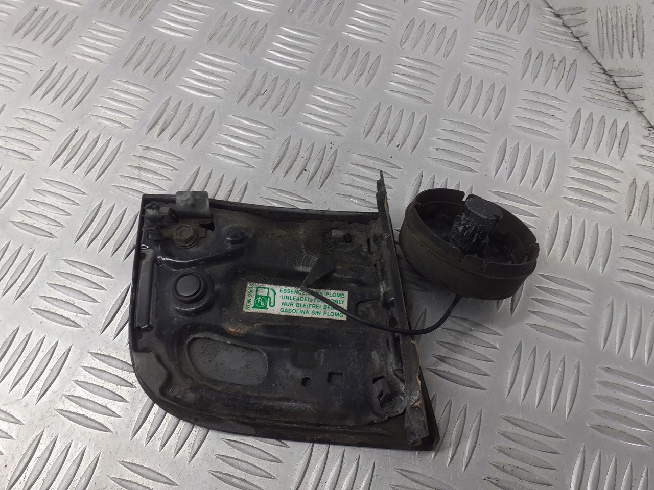 KLAPKA WLEWU PALIWA BAKU PEUGEOT 107 EXL Typ samochodu Samochody osobowe