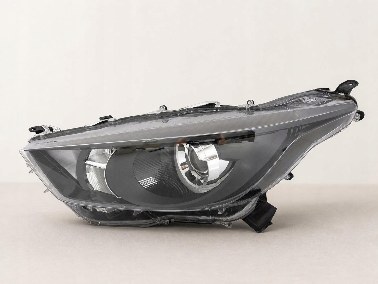 TOYOTA YARIS IV 4 XP210 20- light normal lens left front EUROPA