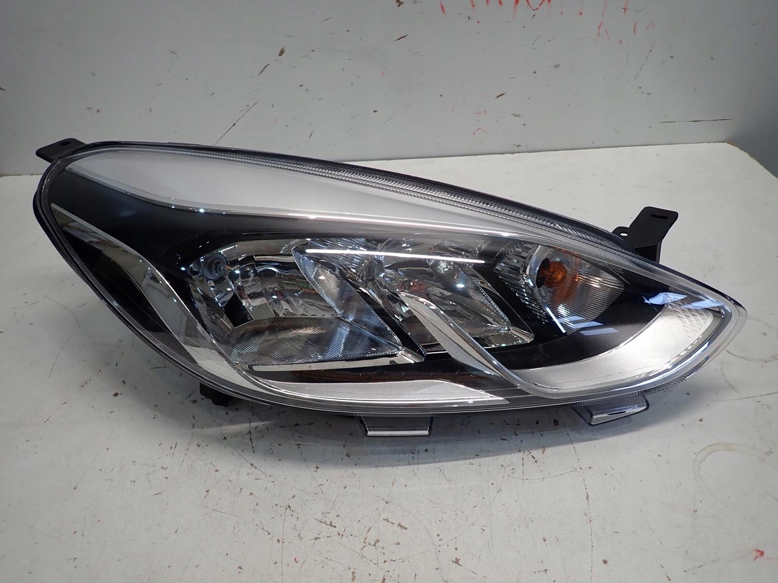 light front front right FORD FIESTA MK8 2017