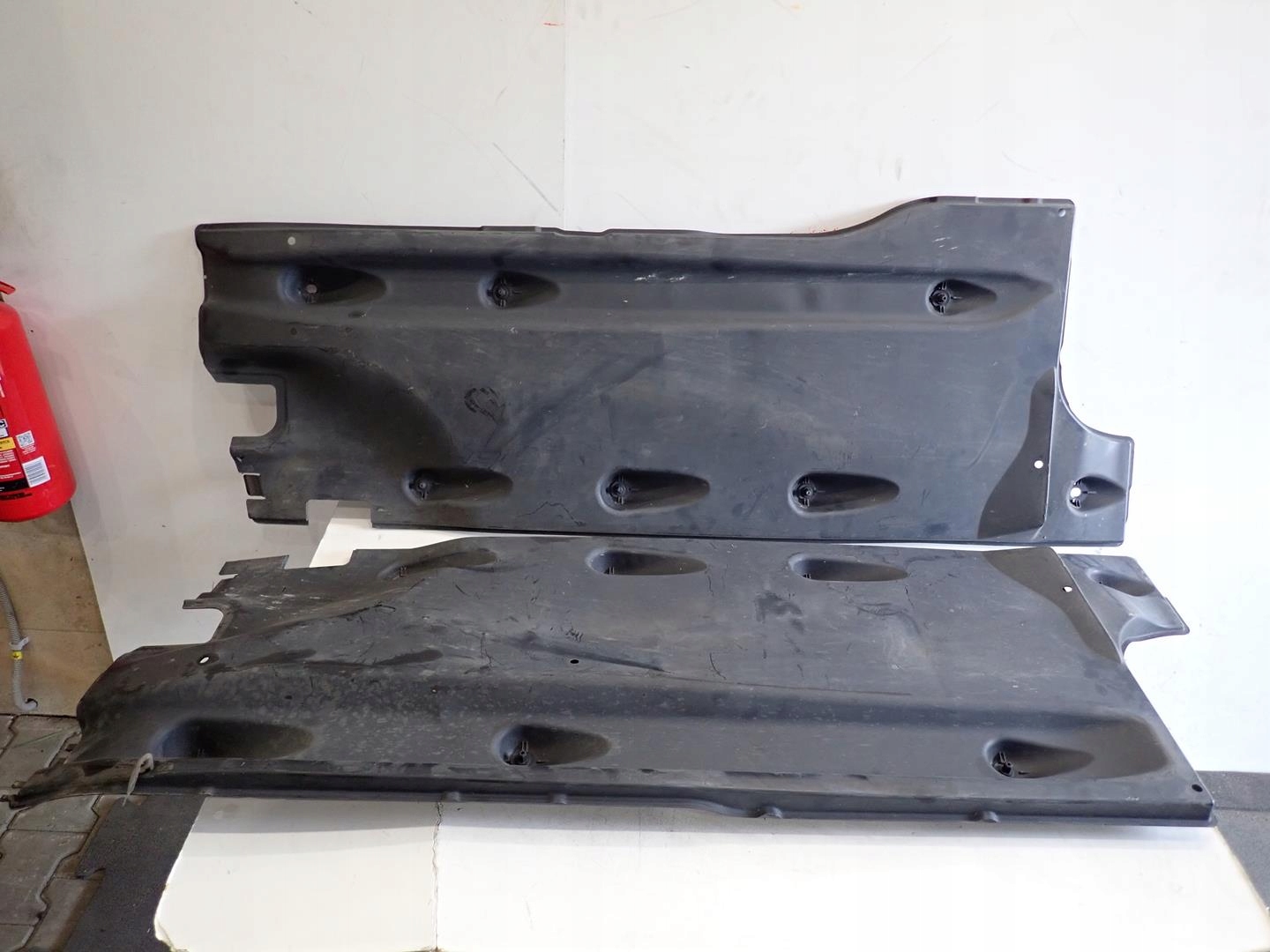 cover chassis right left VW SHARAN ALHAMBRA 2010- 7N0825201A
