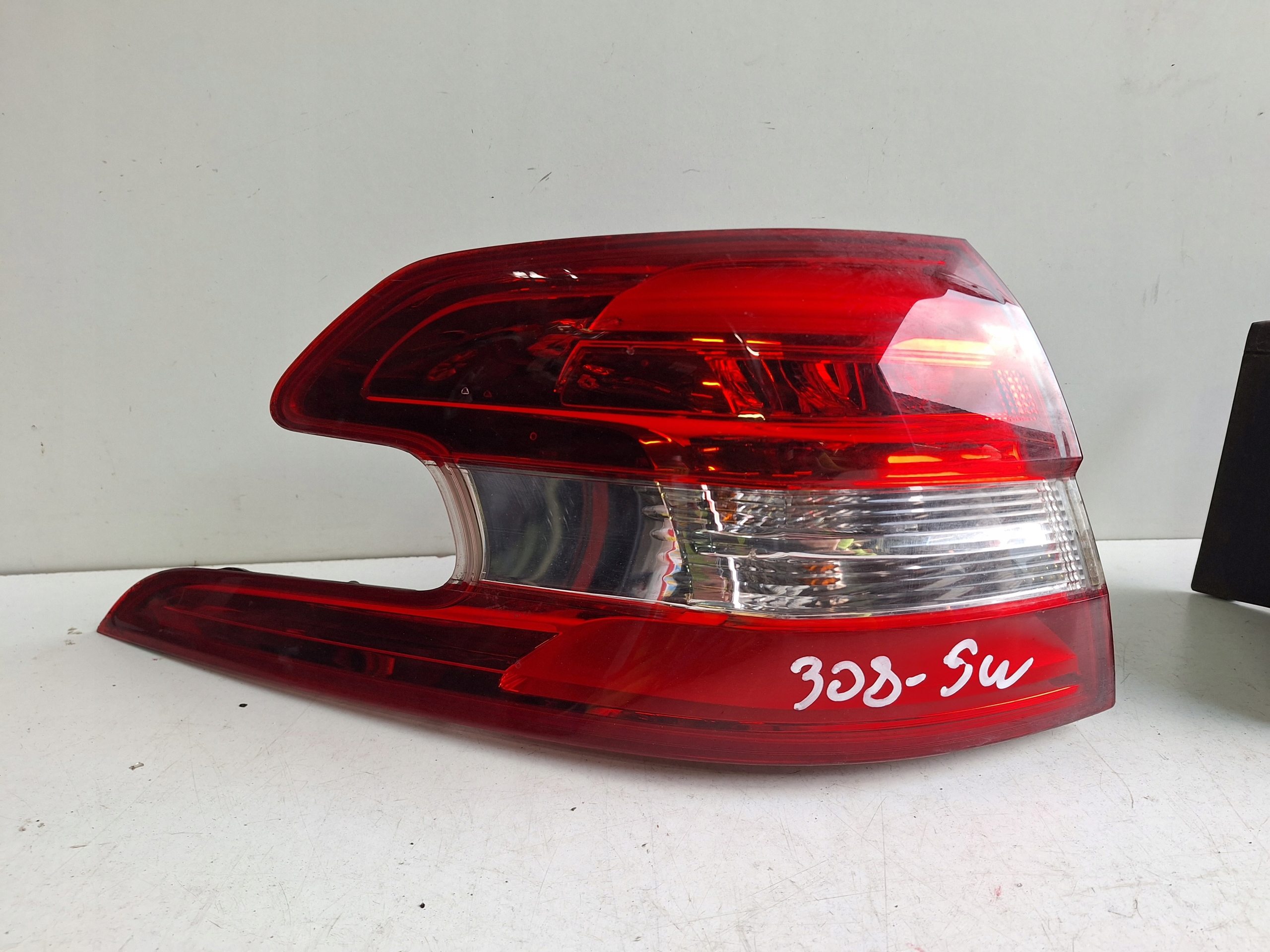 PEUGEOT 308 T9 SW LIFT 17-21 light left UK